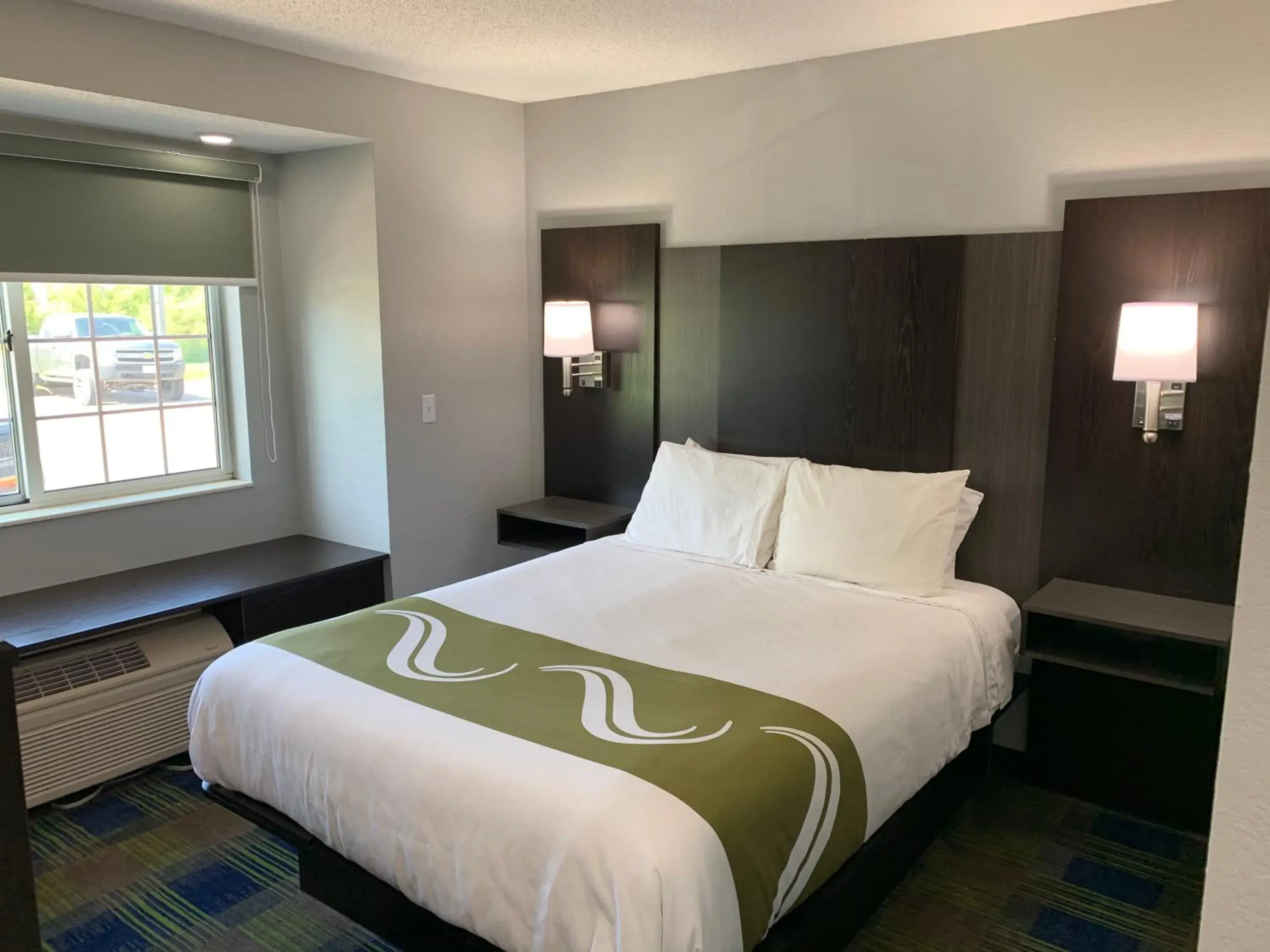 Bedroom, Bed in Quality Inn Owatonna Near Medical Center