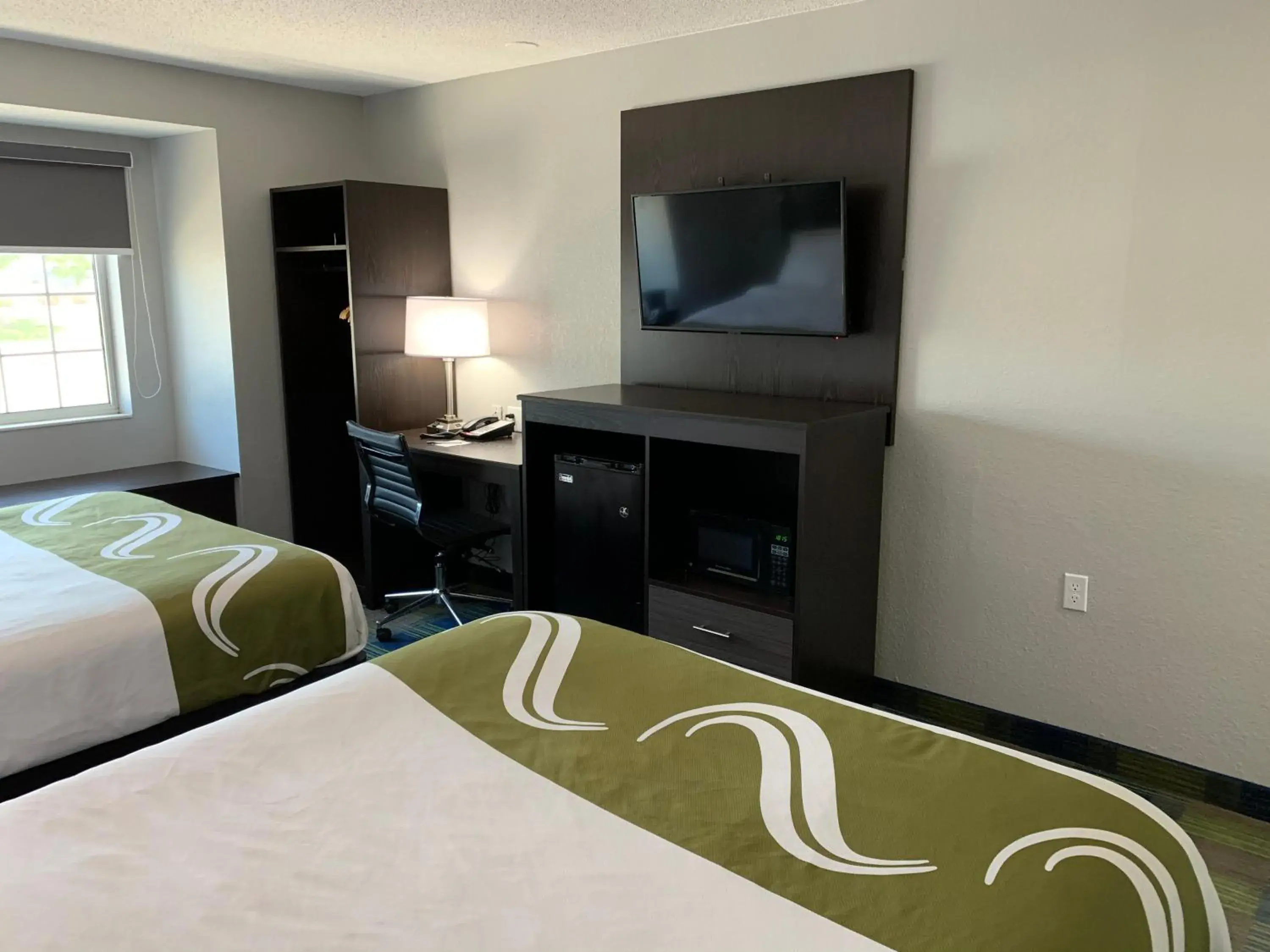 TV and multimedia, Bed in Quality Inn Owatonna Near Medical Center