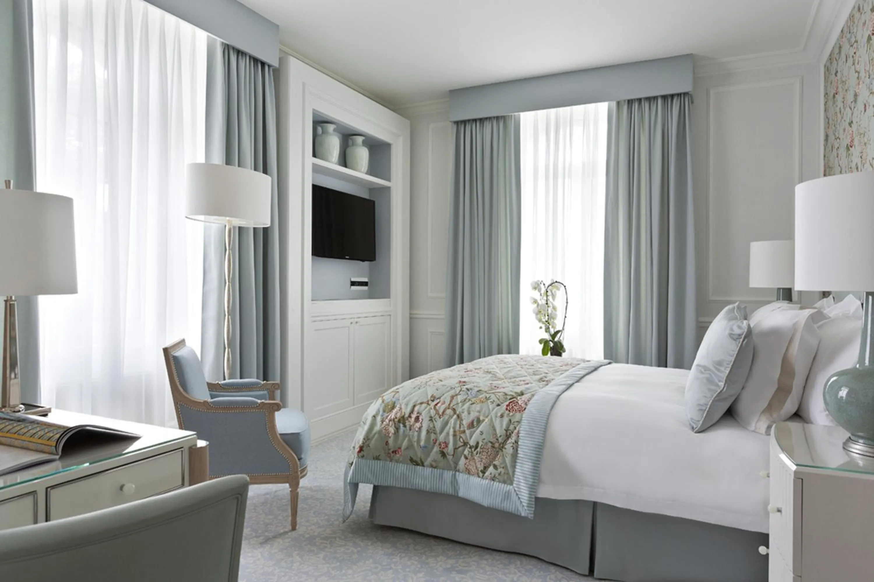 Photo of the whole room, Bed in Beau-Rivage Palace