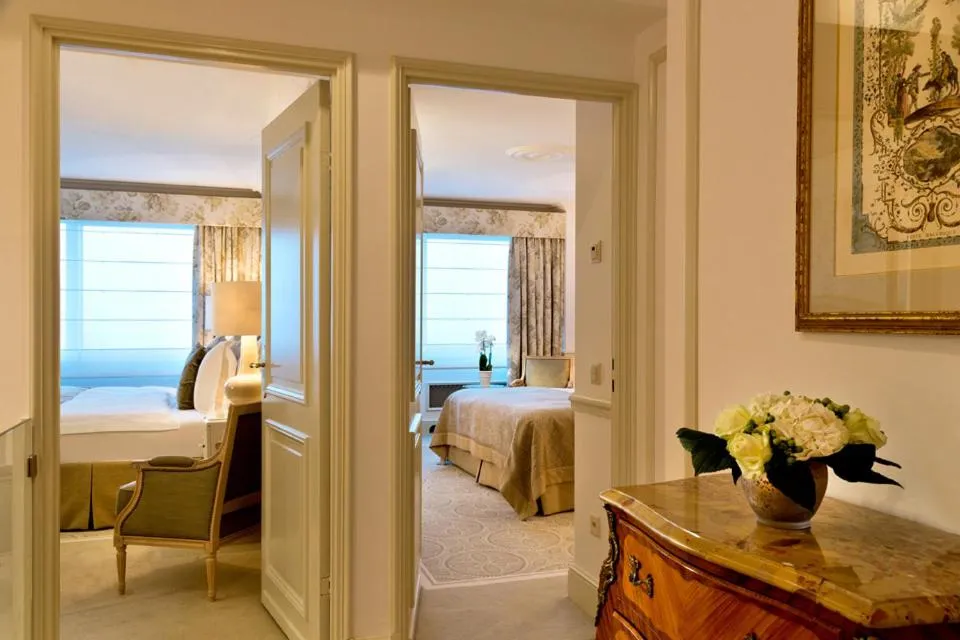 Photo of the whole room, Bed in Beau-Rivage Palace