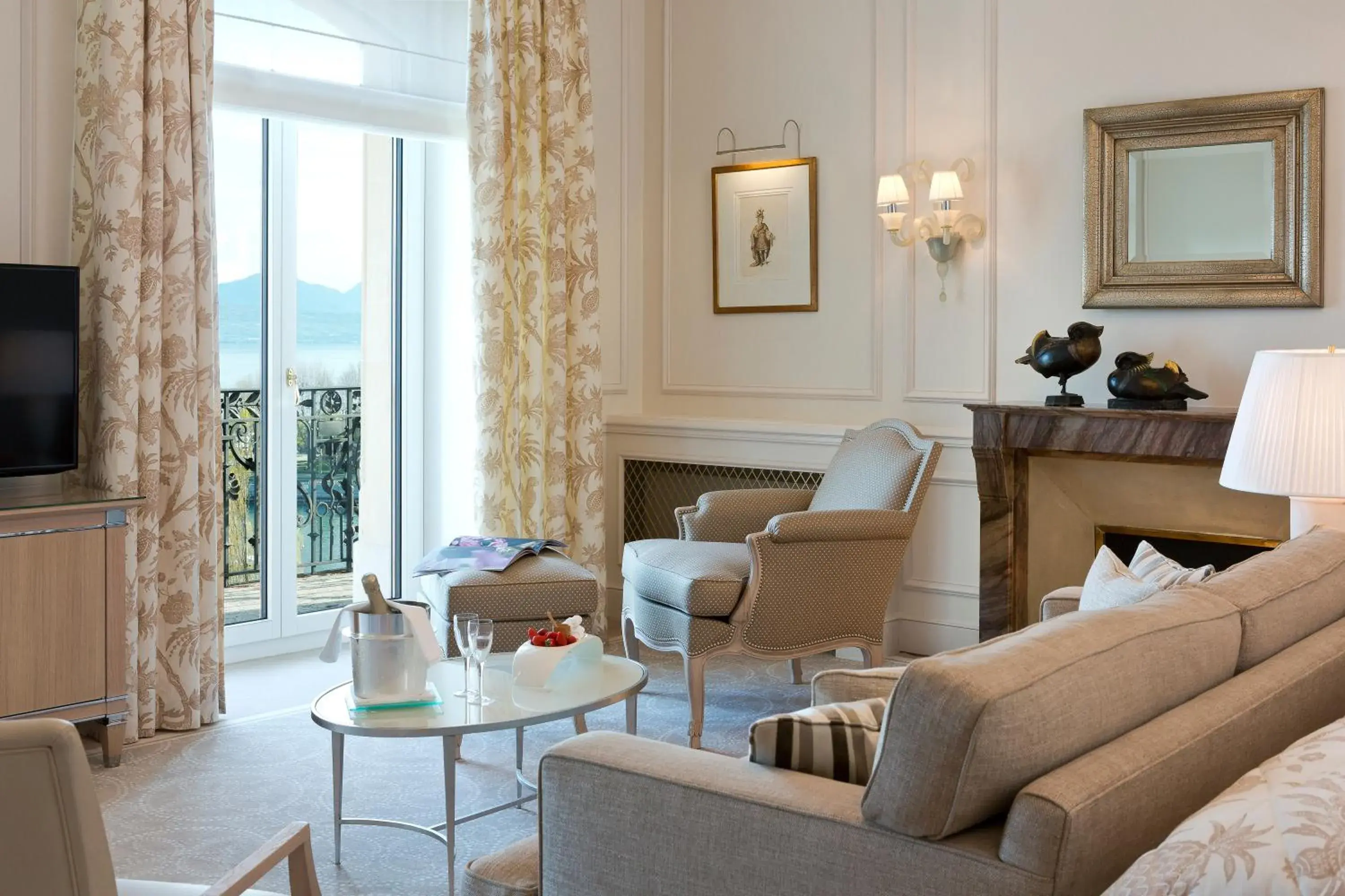 Living room in Beau-Rivage Palace Living room in Beau-Rivage Palace