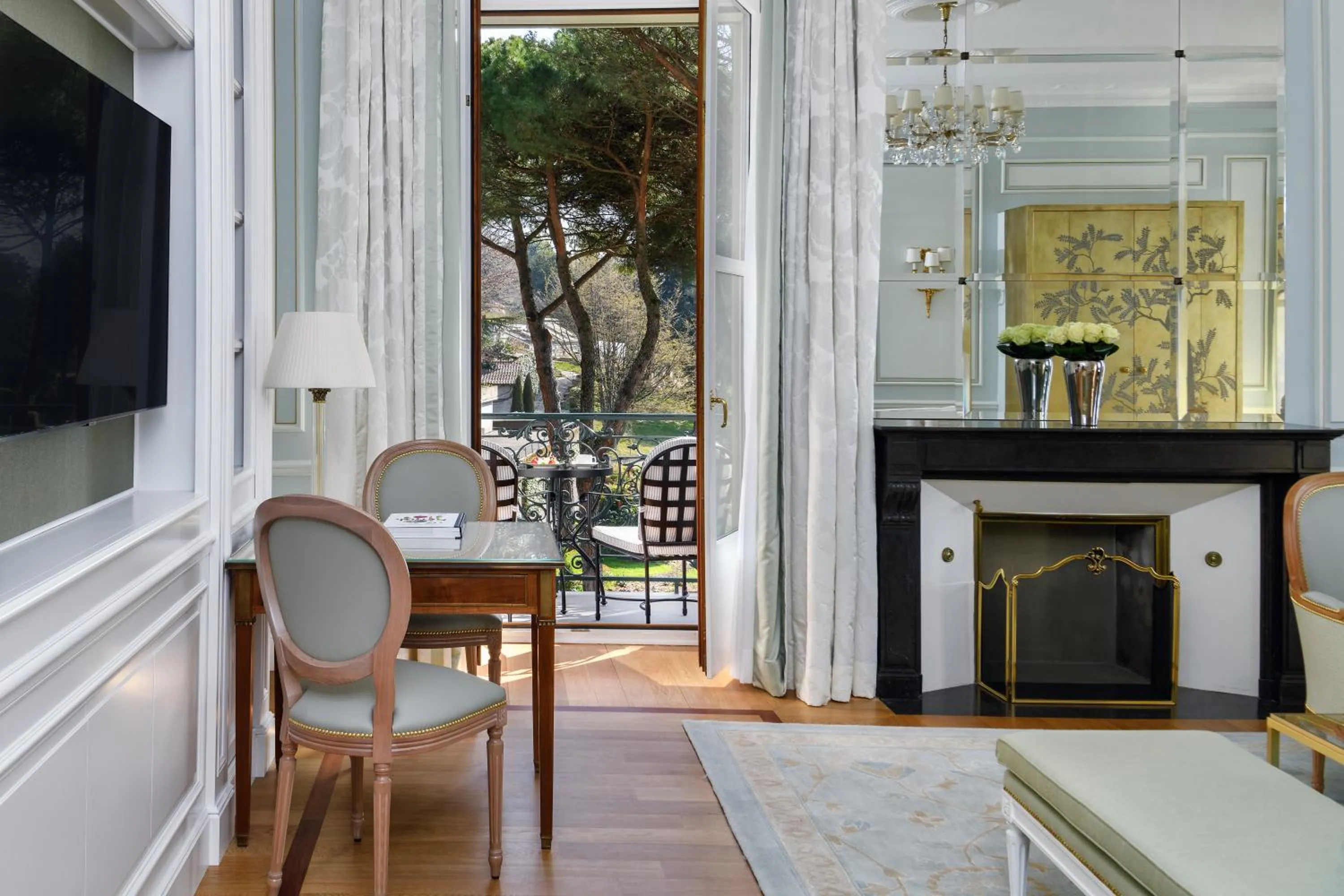 Living room in Beau-Rivage Palace