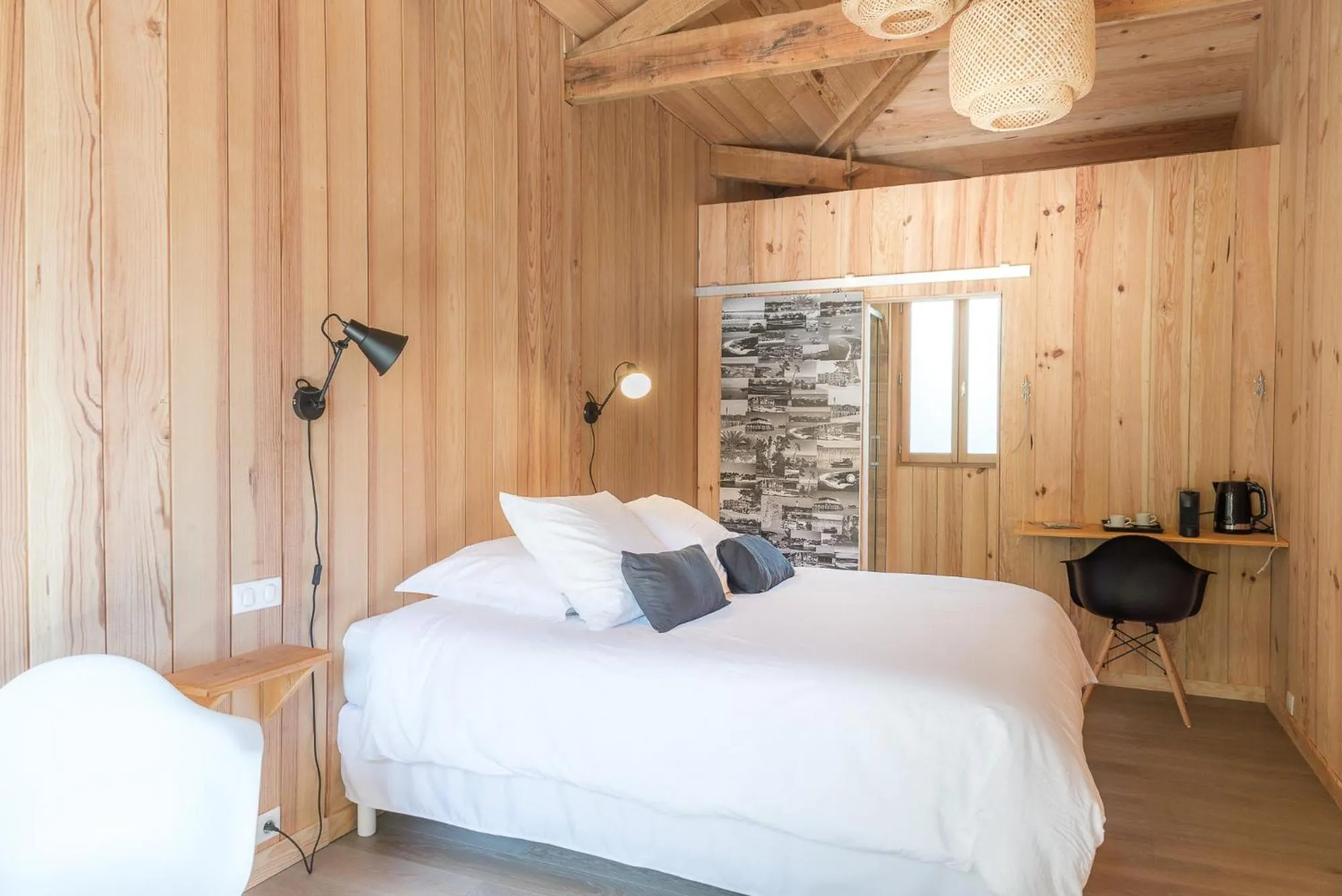 Bed in Centre Cap-ferret, les chambres du phare, bassin