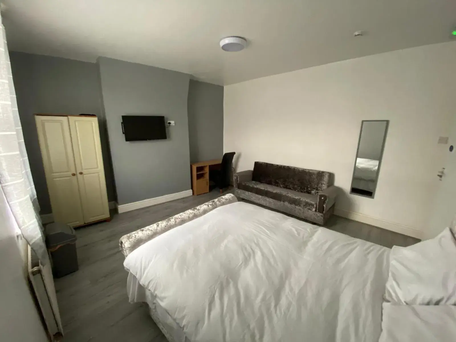 Large Double Room in Glorious catering & Restaurant BnB Large Double Room in Glorious catering & Restaurant BnB