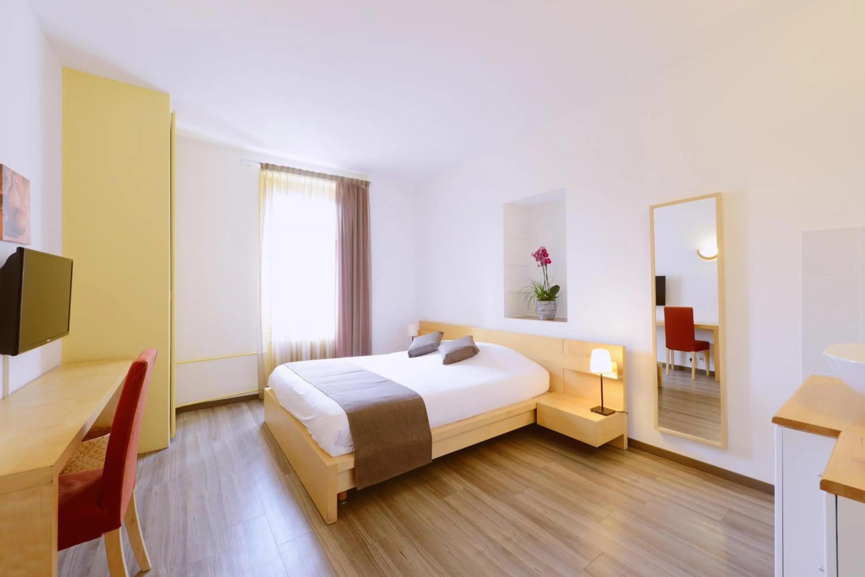 Bedroom in Hôtel du Marché