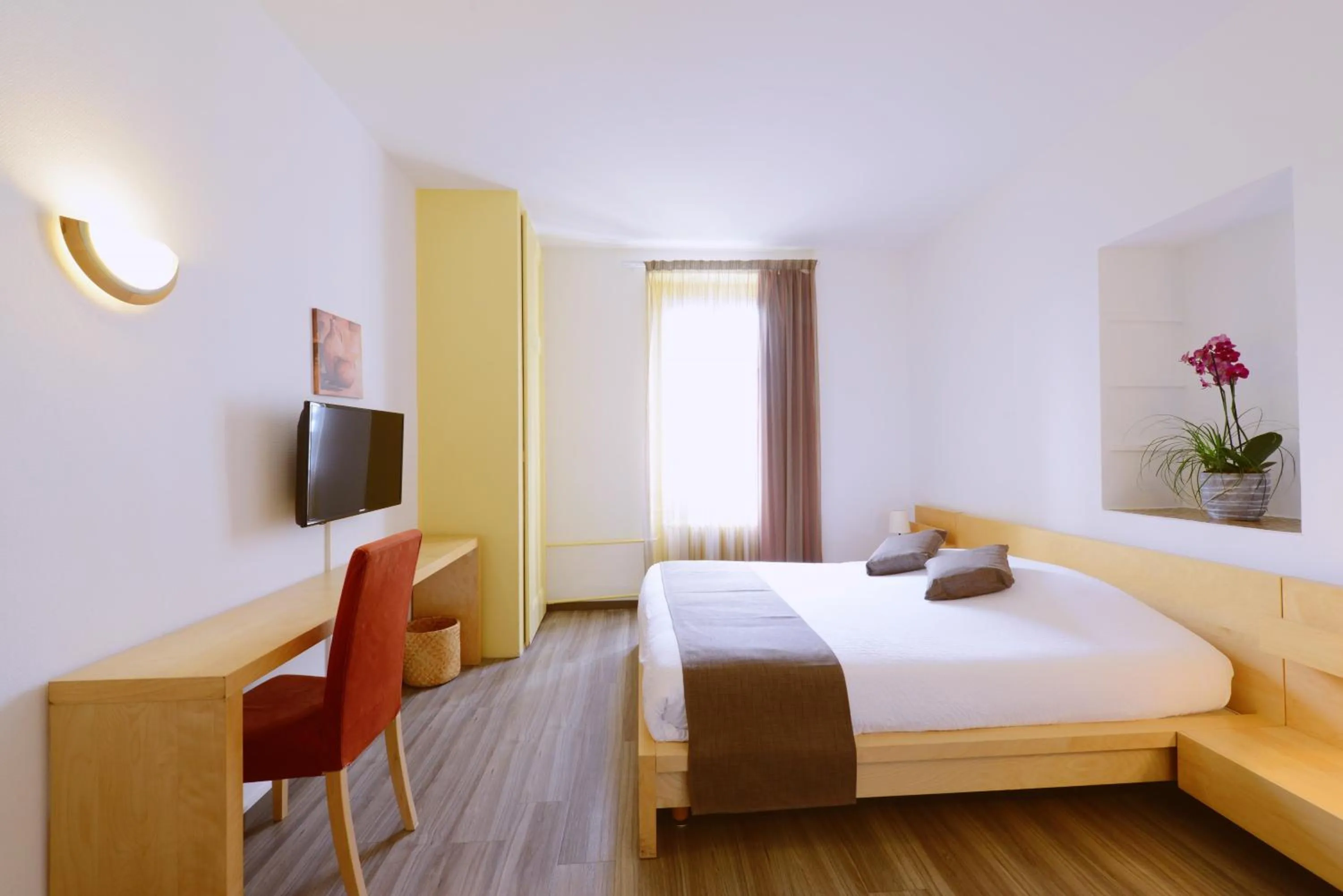 Bedroom in Hôtel du Marché