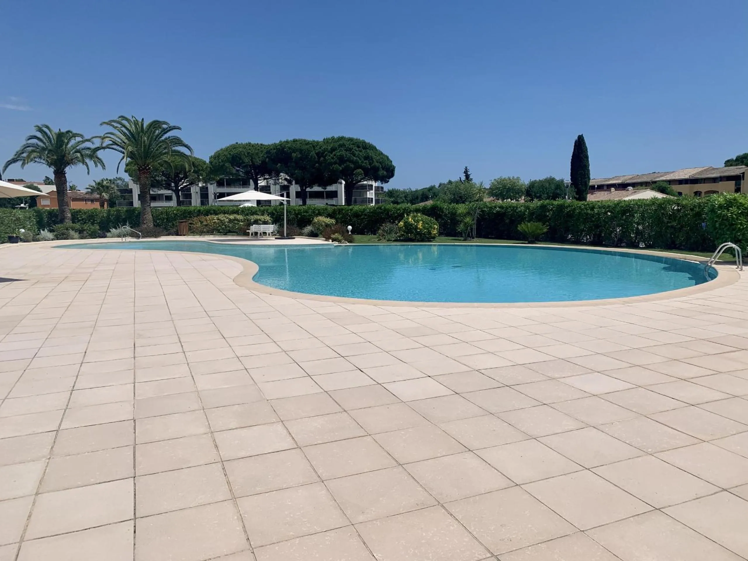Pool view in Studio moderne - Port de Mandelieu - Proche Mer