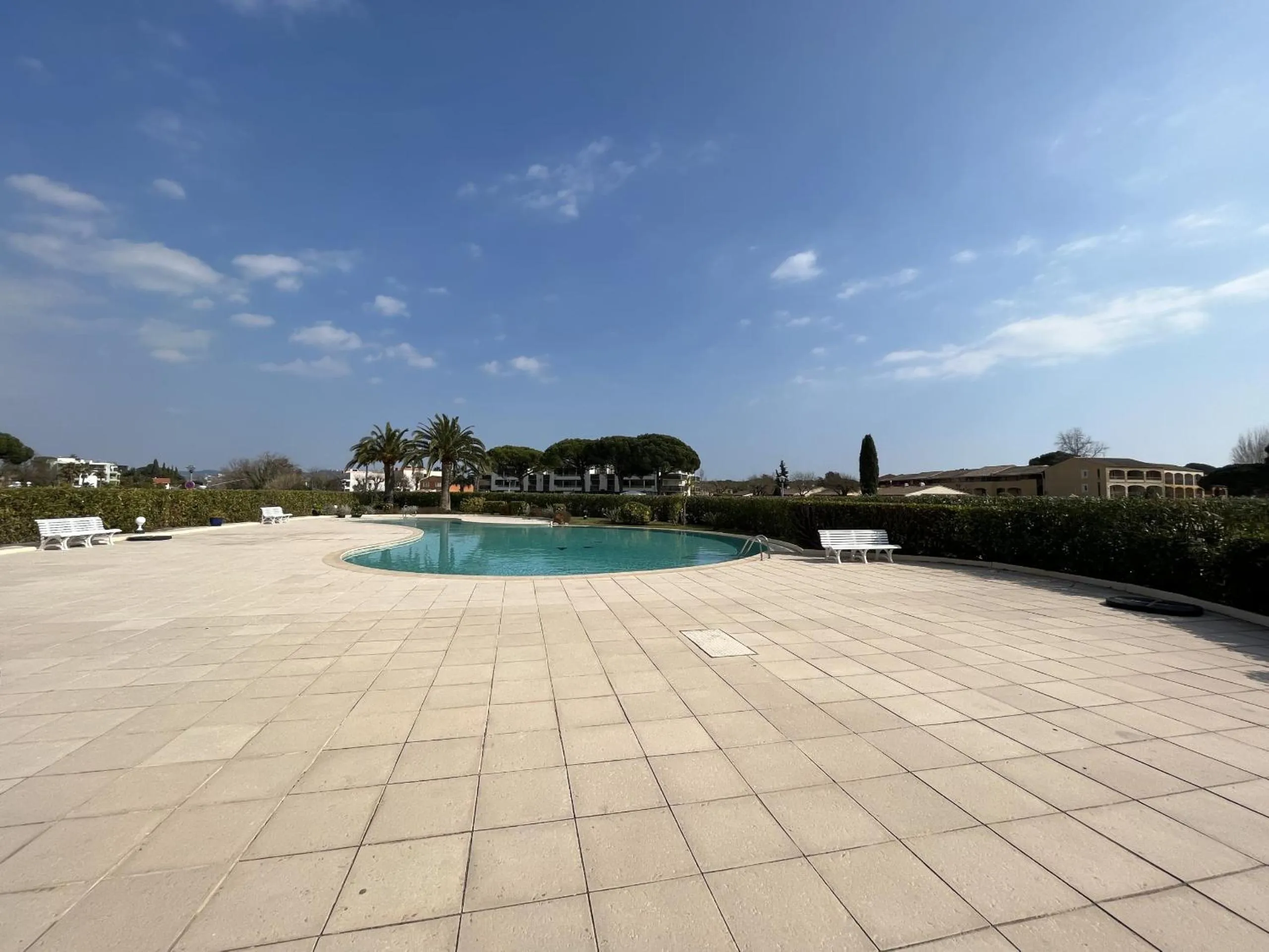 Pool view in Studio moderne - Port de Mandelieu - Proche Mer