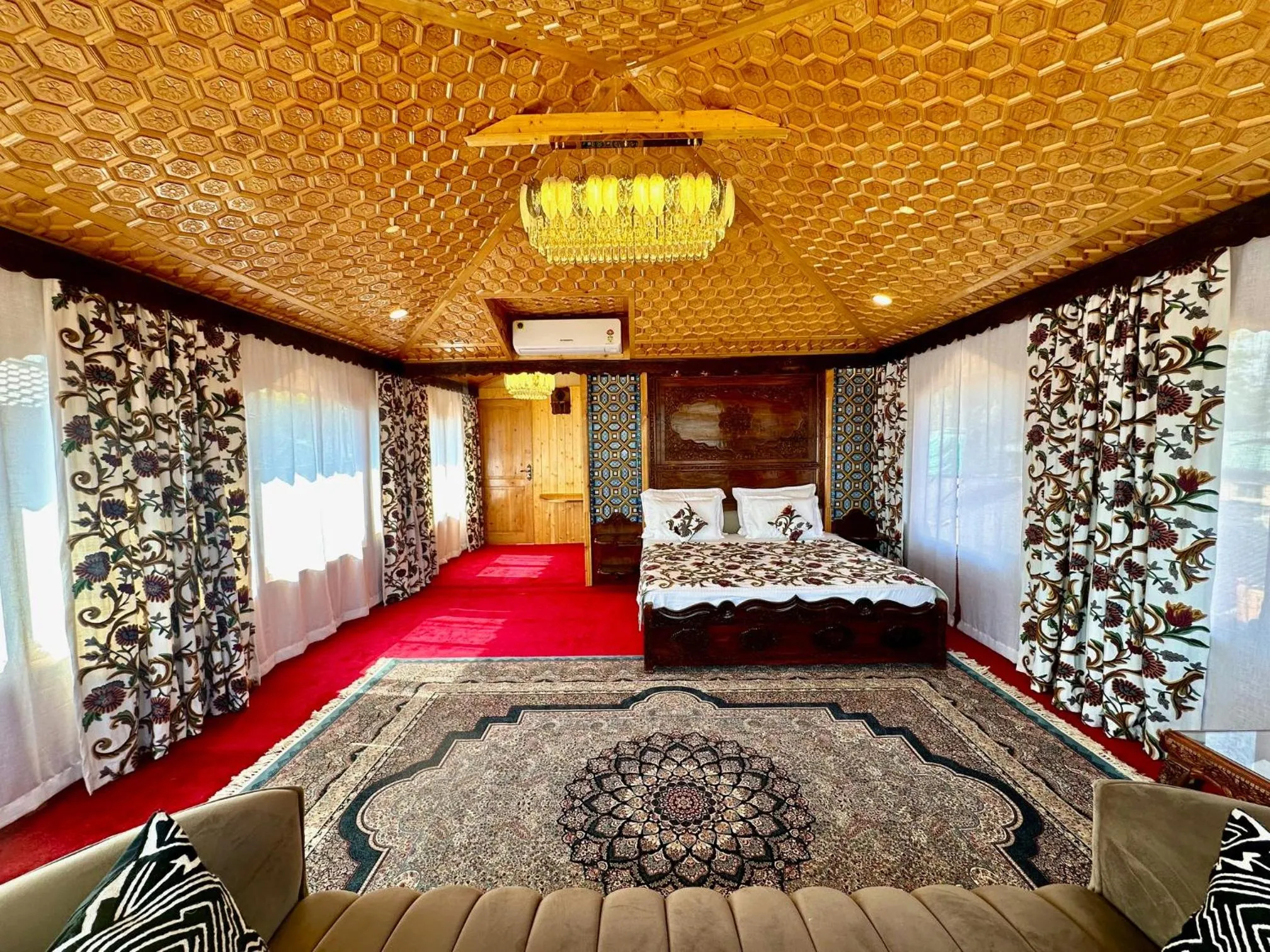 Double Room with Lake View in New Jacquline Heritage Houseboats