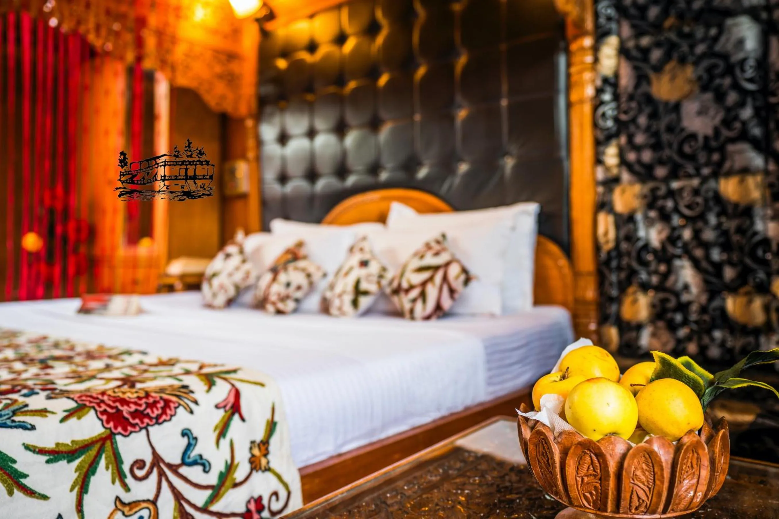 Suite in New Jacquline Heritage Houseboats