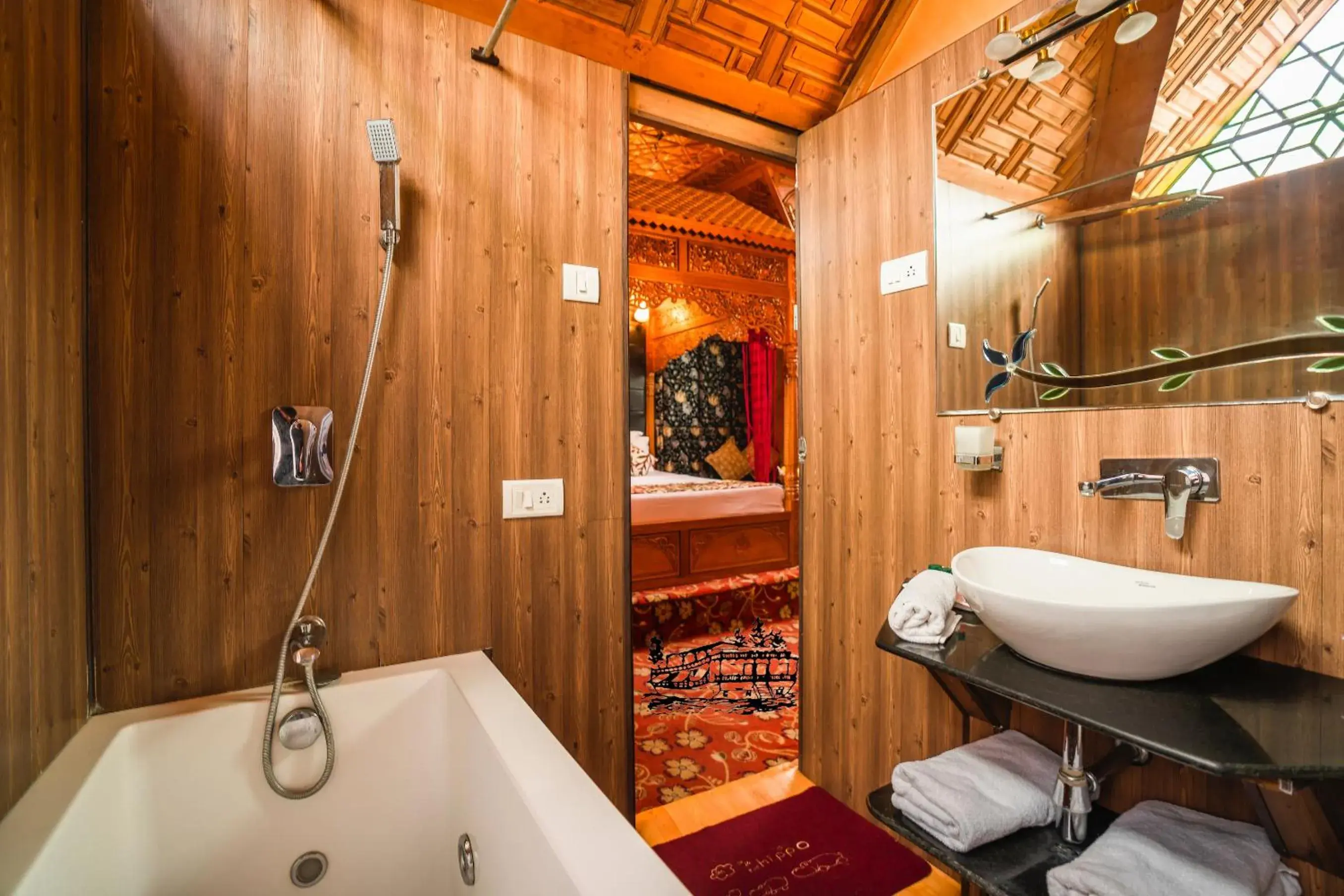 Suite in New Jacquline Heritage Houseboats Suite in New Jacquline Heritage Houseboats