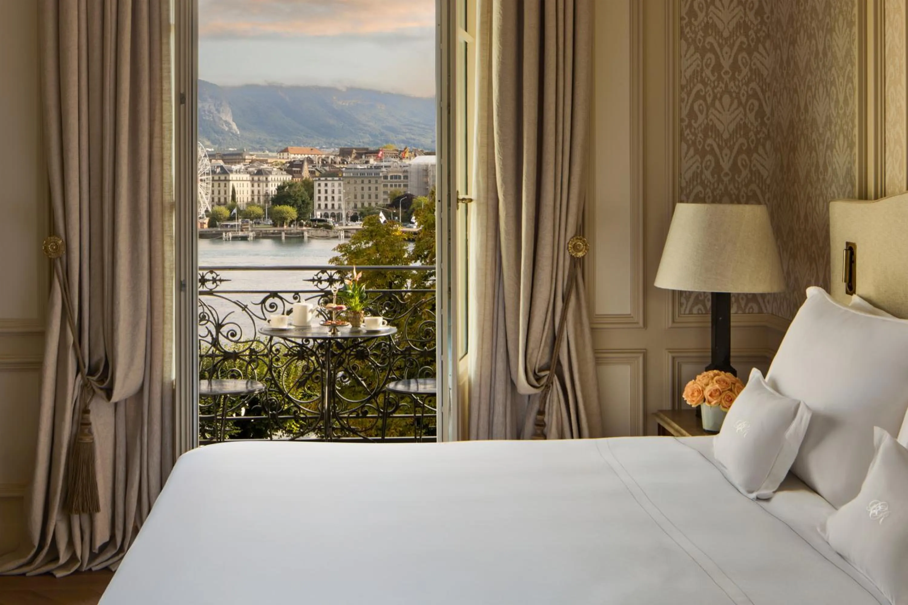 Bed in Beau-Rivage Genève