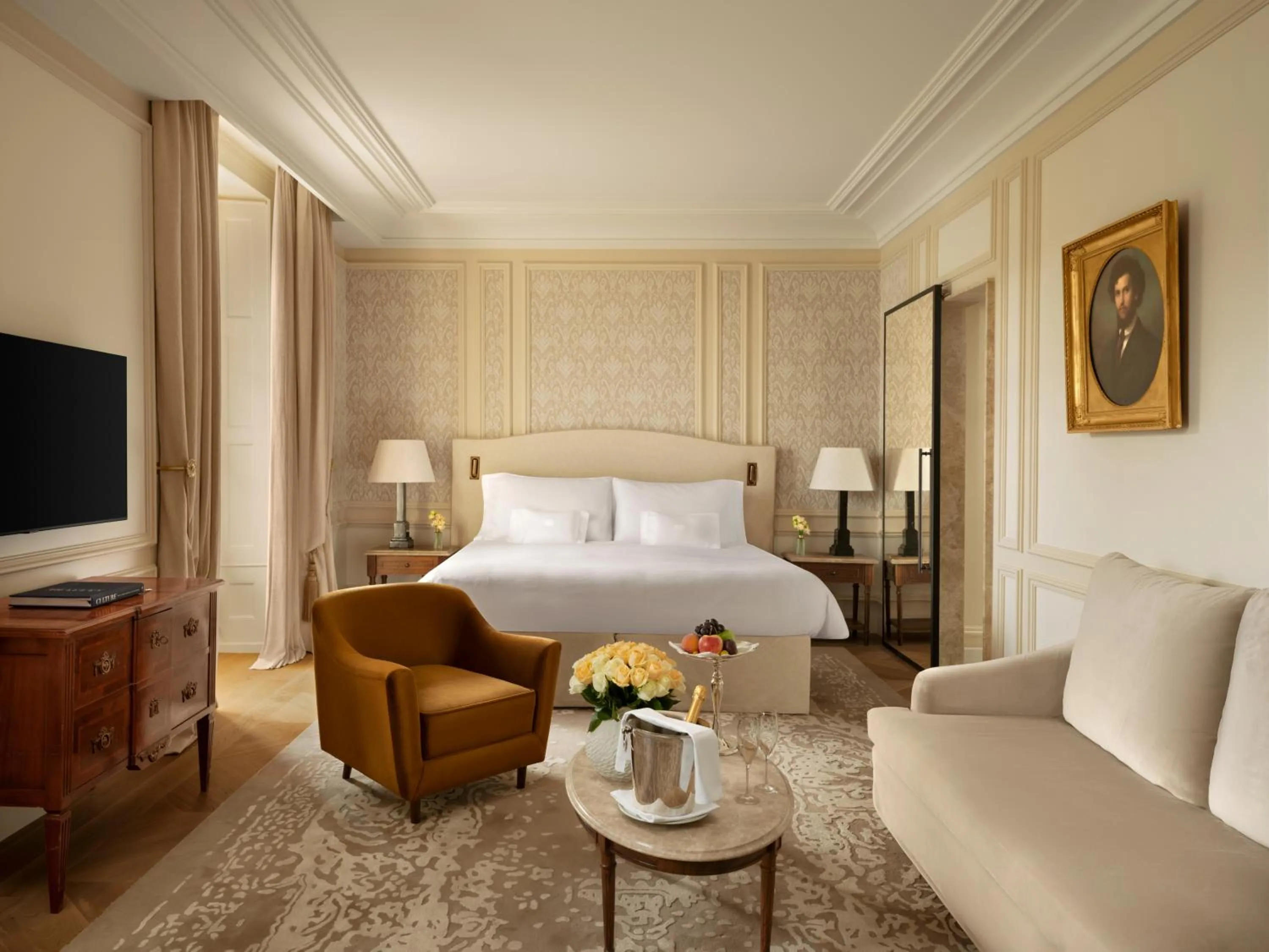 Photo of the whole room, Bed in Beau-Rivage Genève