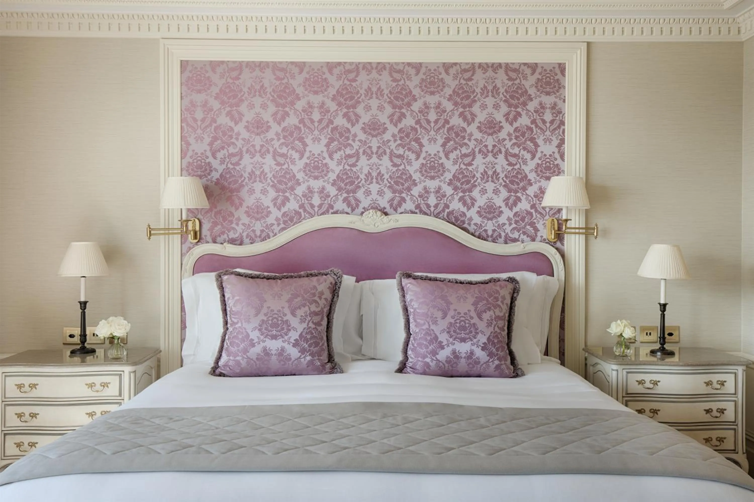 Bed in Beau-Rivage Genève