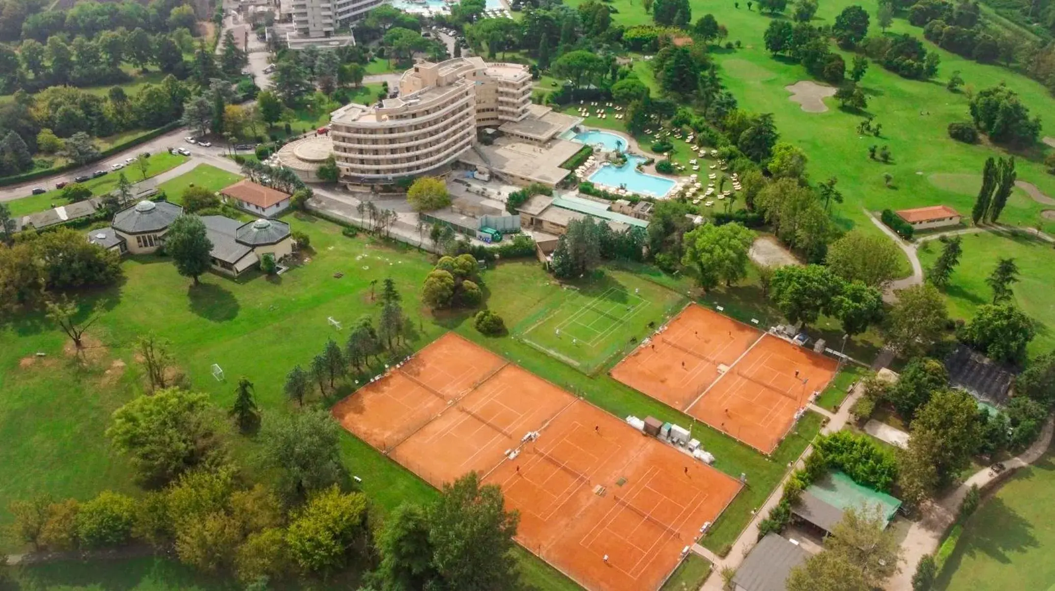 Property building in Galzignano Resort Terme & Golf - Hotel Sporting Property building in Galzignano Resort Terme & Golf - Hotel Sporting