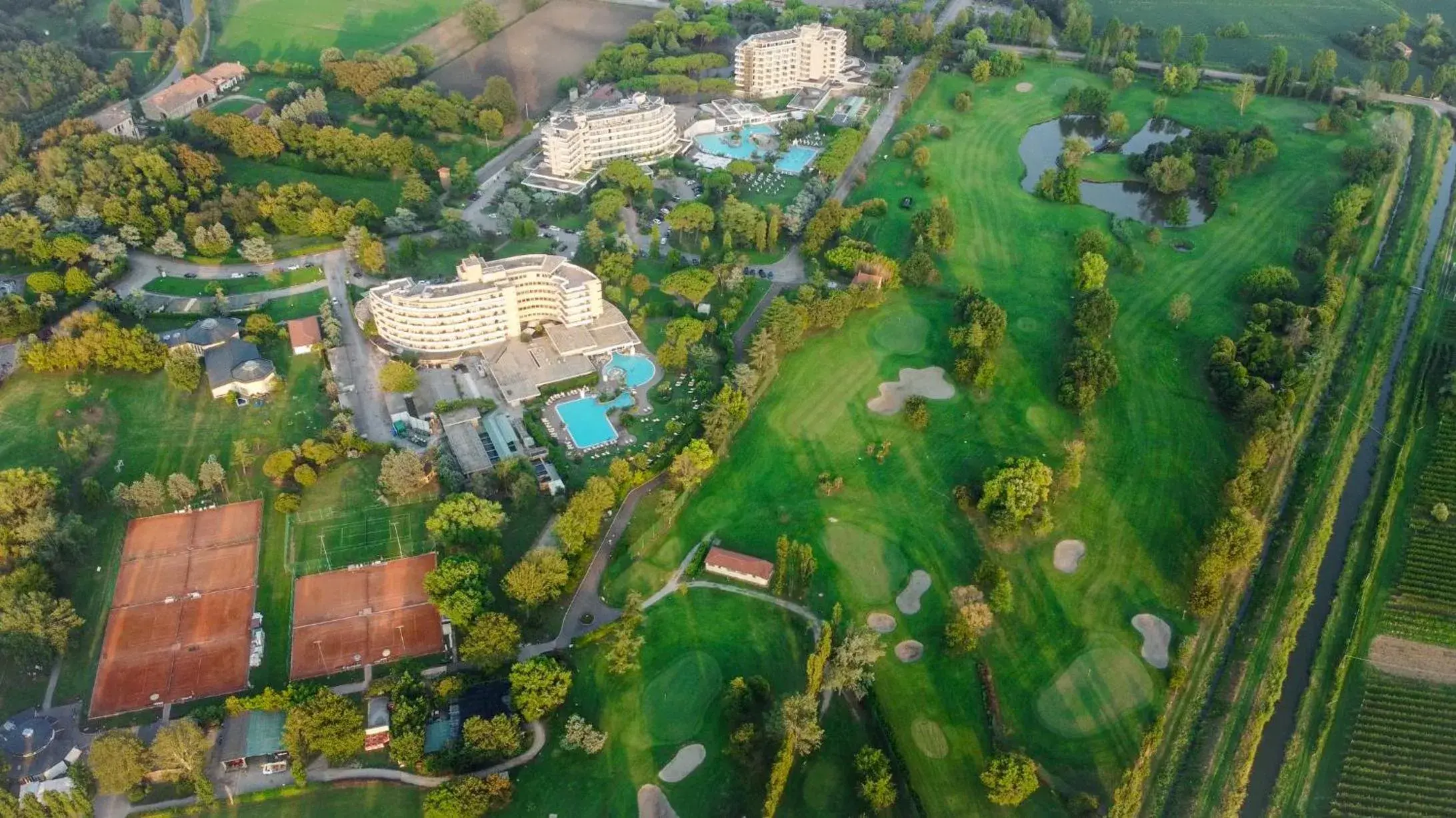Property building in Galzignano Resort Terme & Golf - Hotel Sporting Property building in Galzignano Resort Terme & Golf - Hotel Sporting