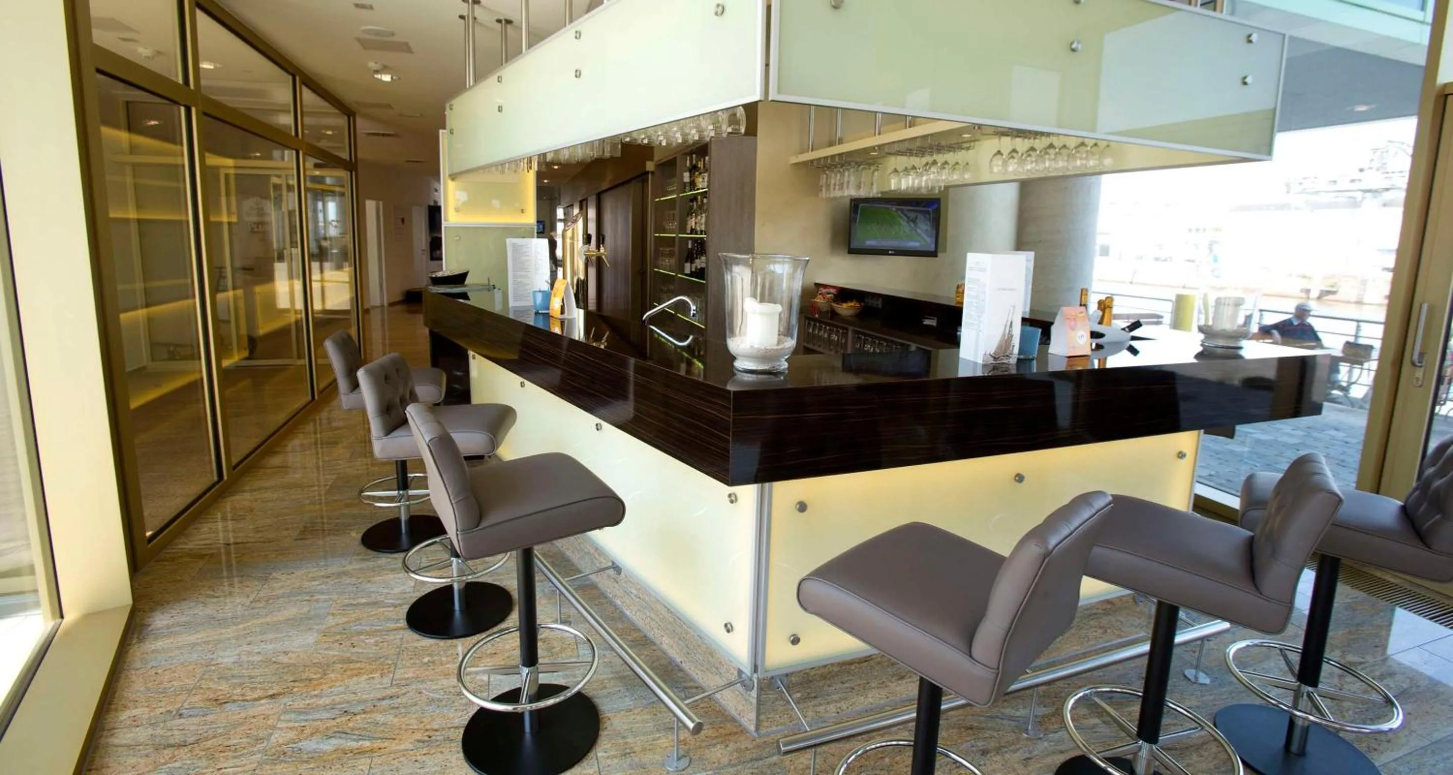 Lounge or bar in Best Western Plus Hotel Bremerhaven
