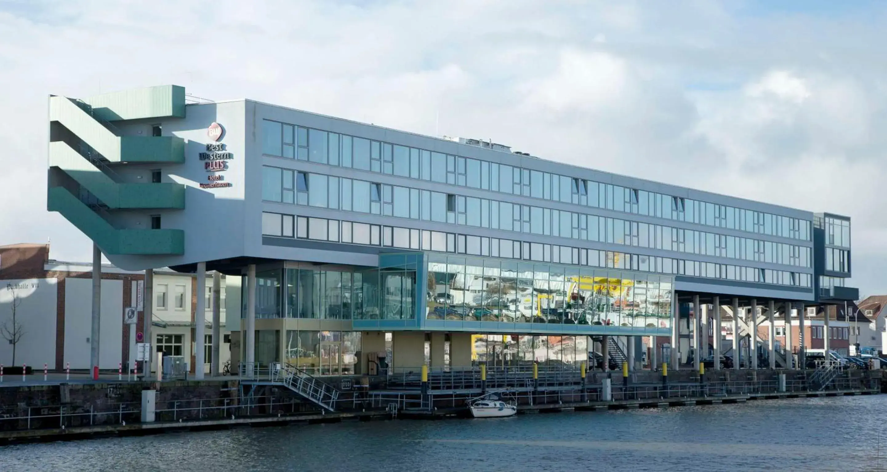 Property building in Best Western Plus Hotel Bremerhaven Property building in Best Western Plus Hotel Bremerhaven