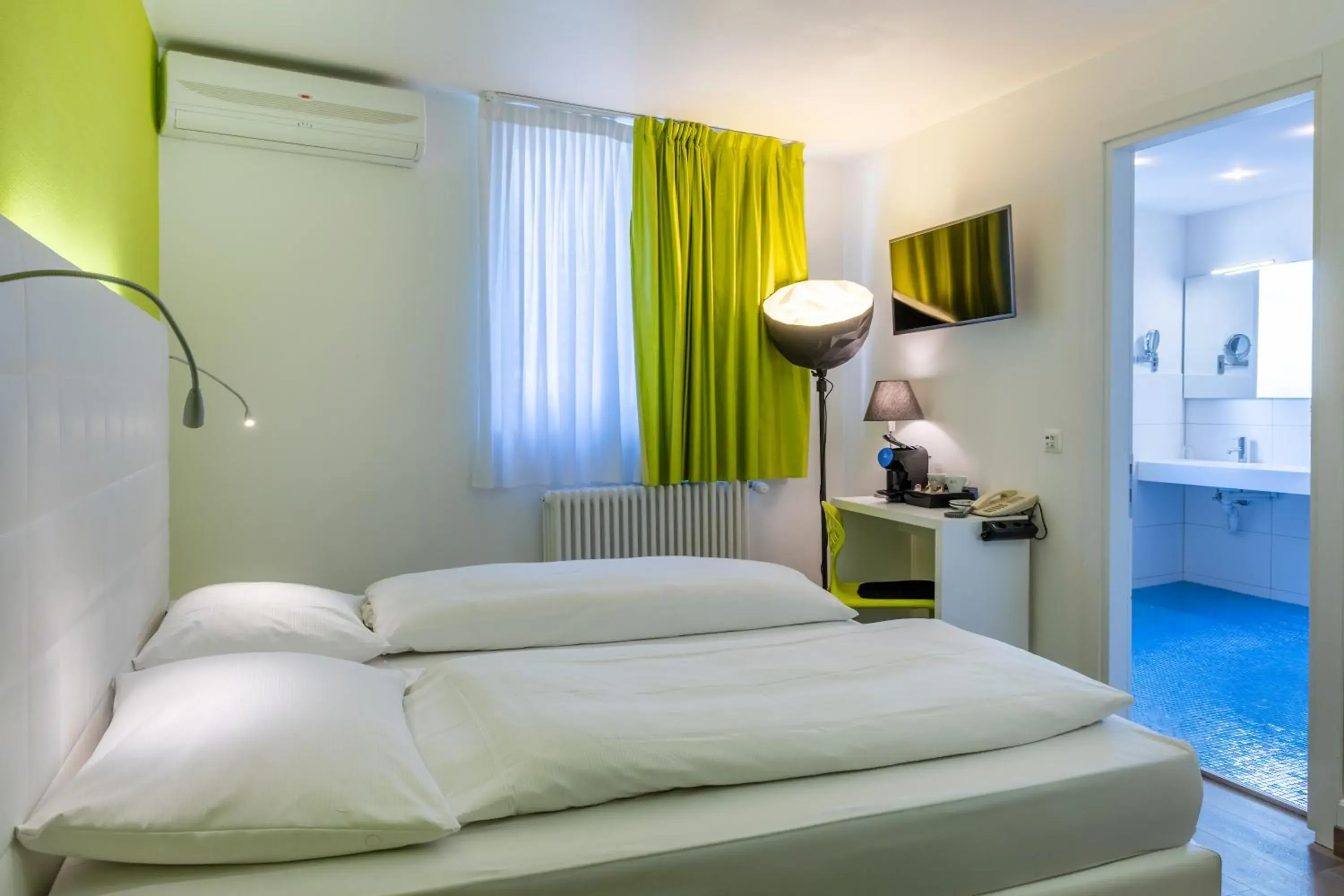 Deluxe King Room in Hotel City Inn Basel Deluxe King Room in Hotel City Inn Basel