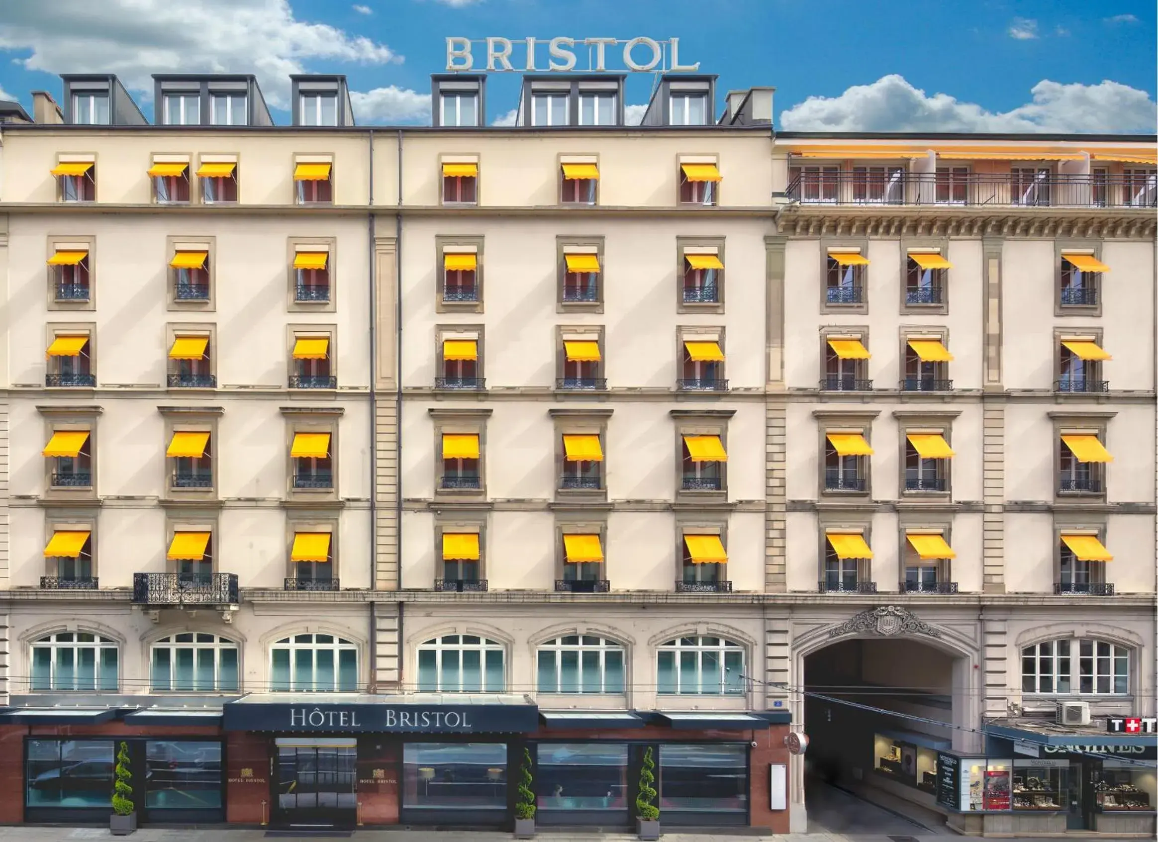 Property building in Hotel Bristol Property building in Hotel Bristol