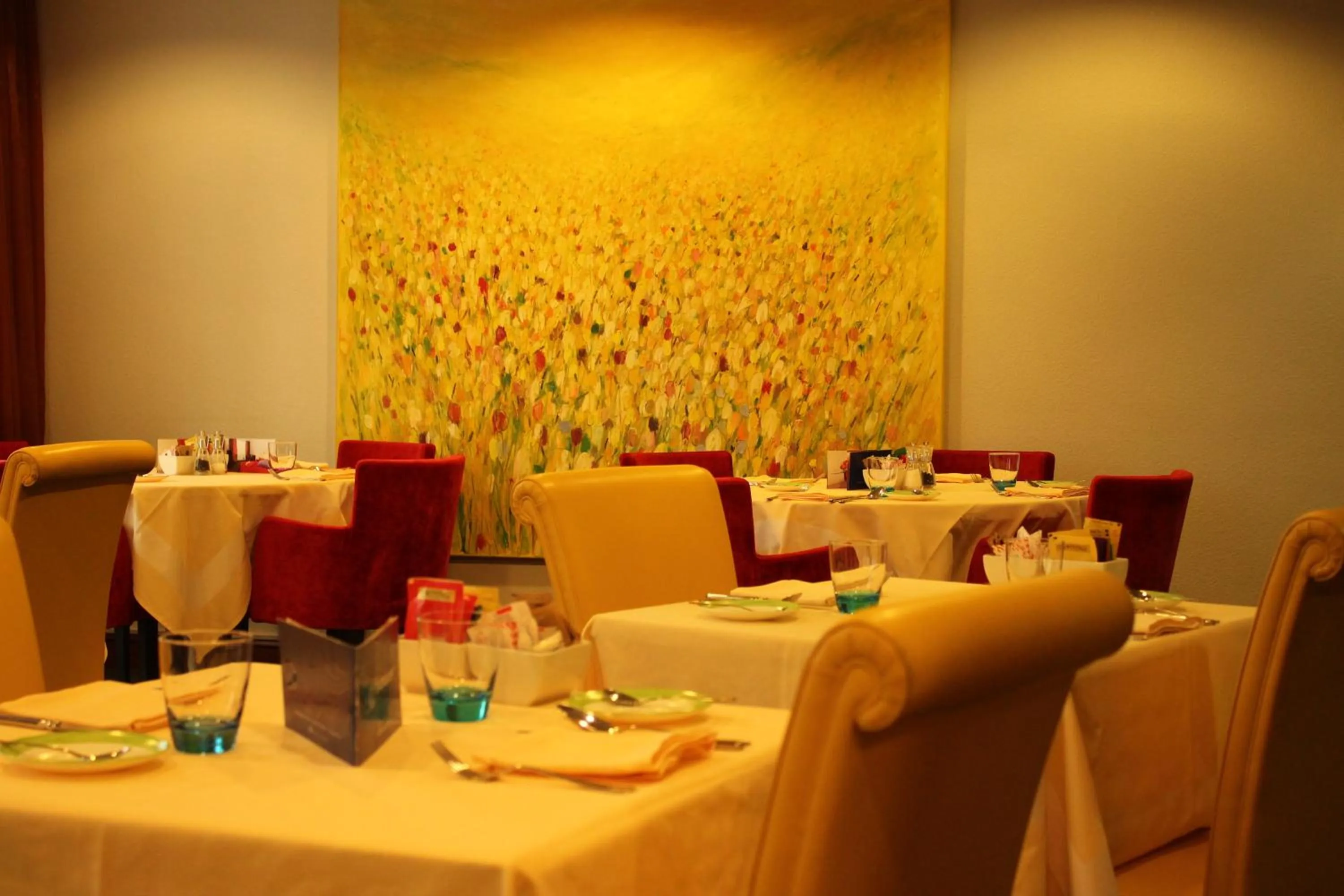 Restaurant/places to eat in The New Midi