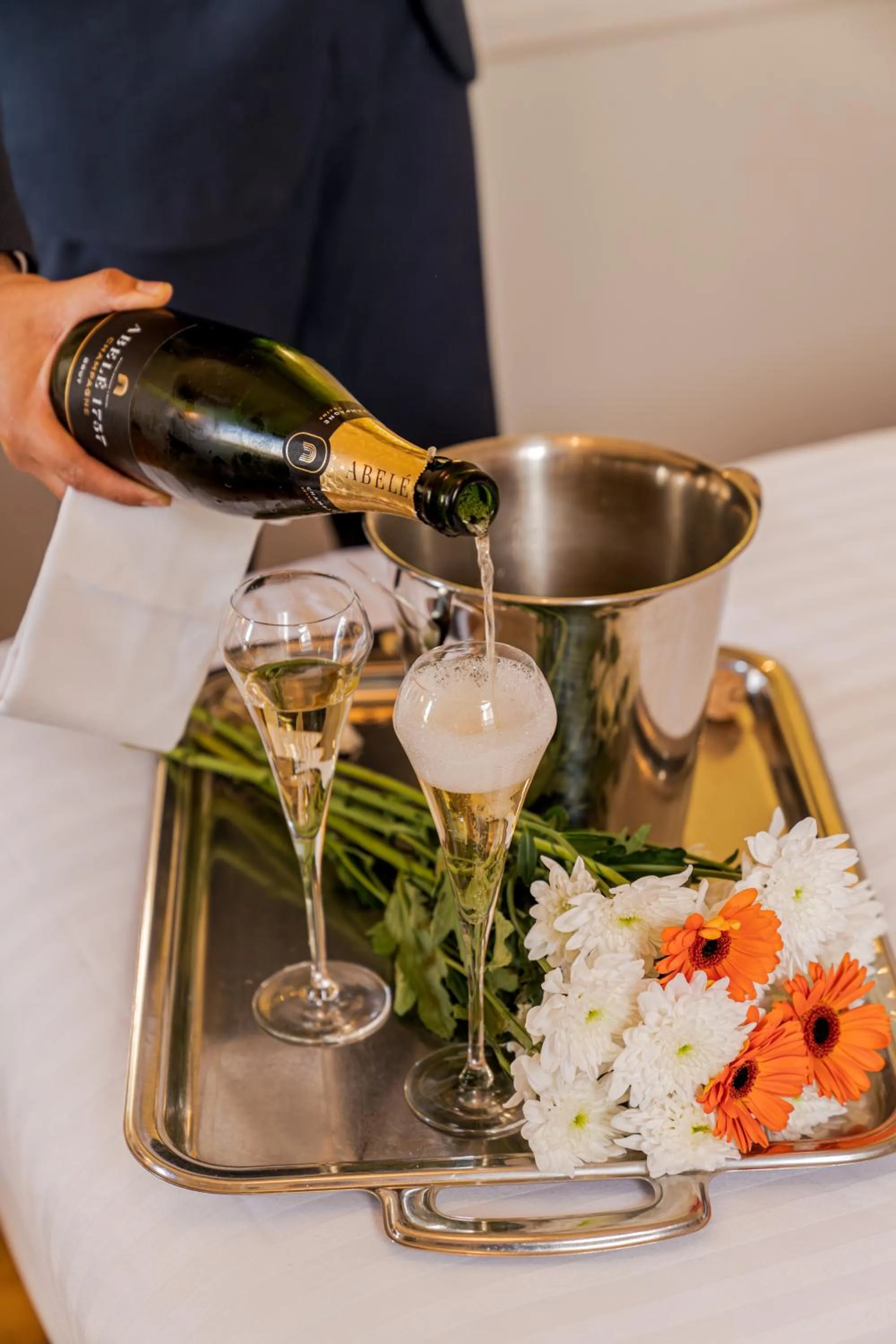 Food and drinks in Demeures & Châteaux Auberge de la Tour - Hôtel & Restaurants - Marcolès Auvergne