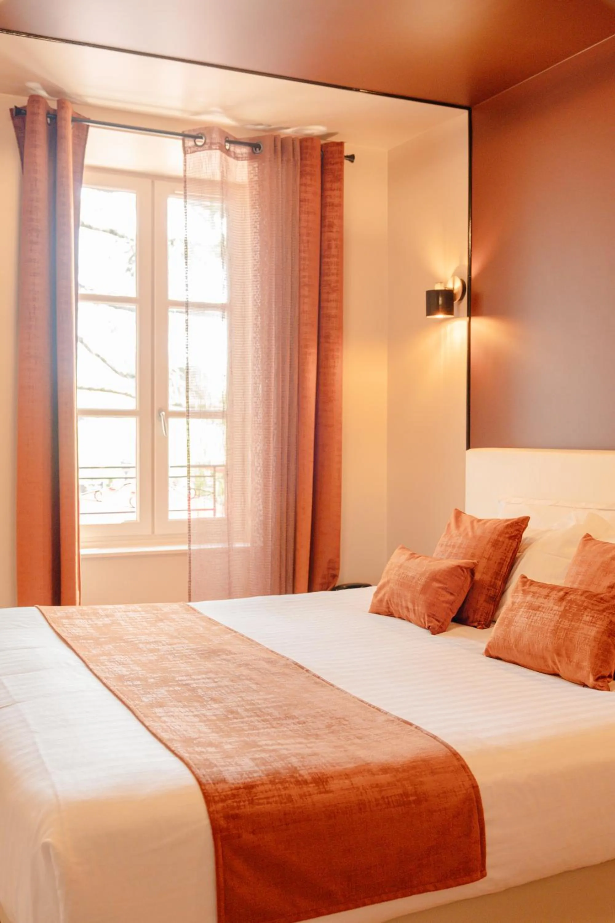 Bedroom, Bed in Demeures & Châteaux Auberge de la Tour - Hôtel & Restaurants - Marcolès Auvergne