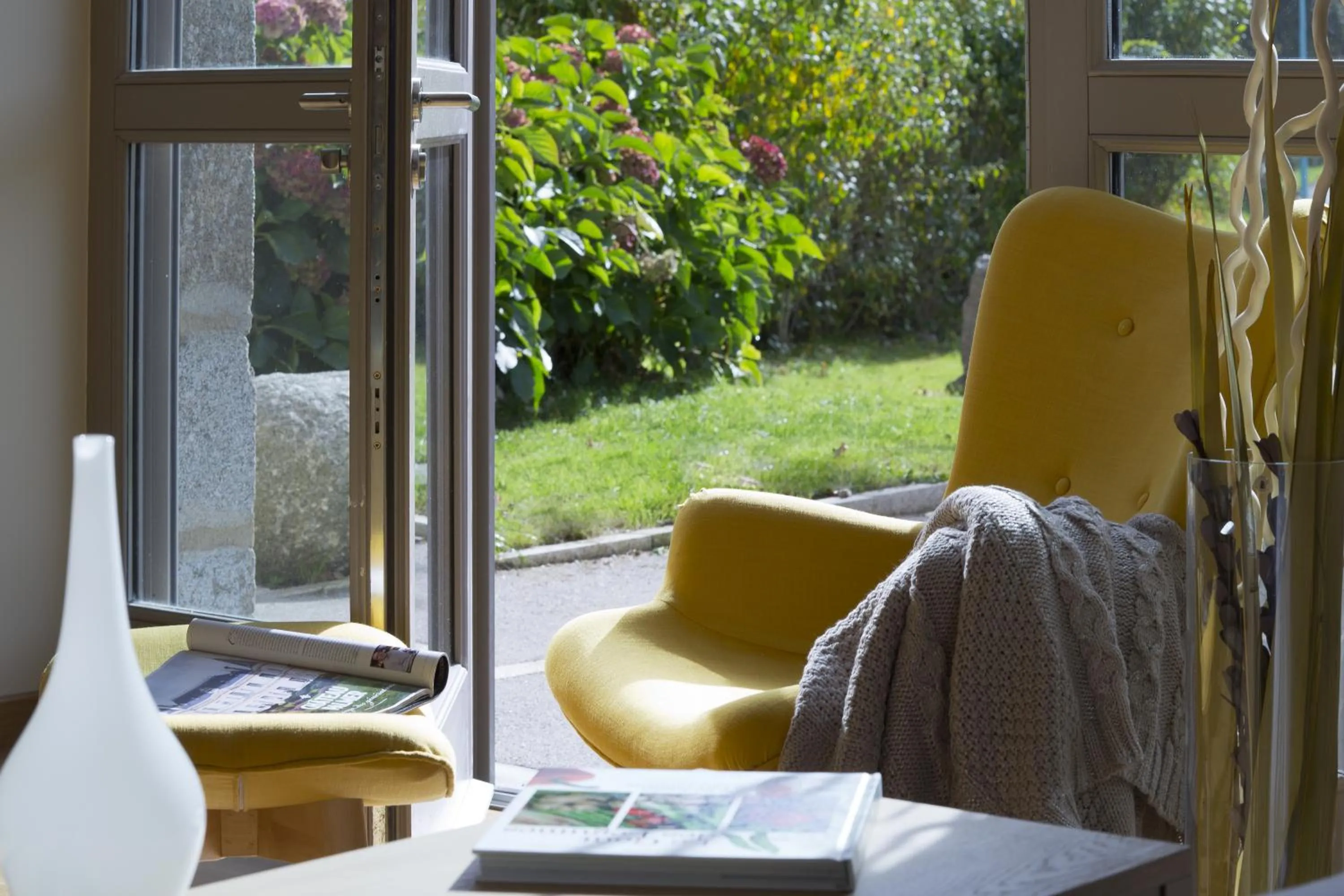 Patio in Demeures & Châteaux Auberge de la Tour - Hôtel & Restaurants - Marcolès Auvergne