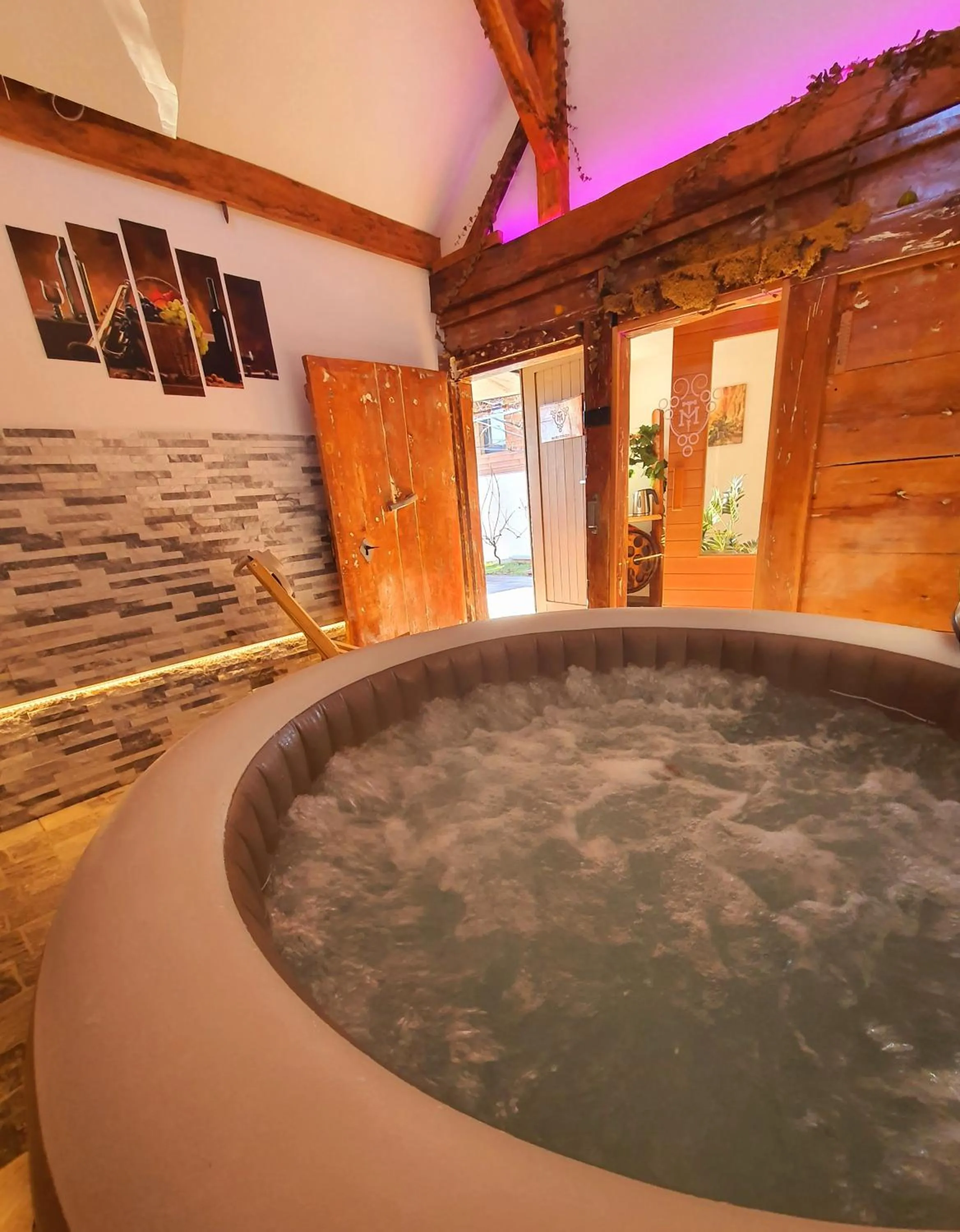 Hot Tub in Vineyard cottage Matej