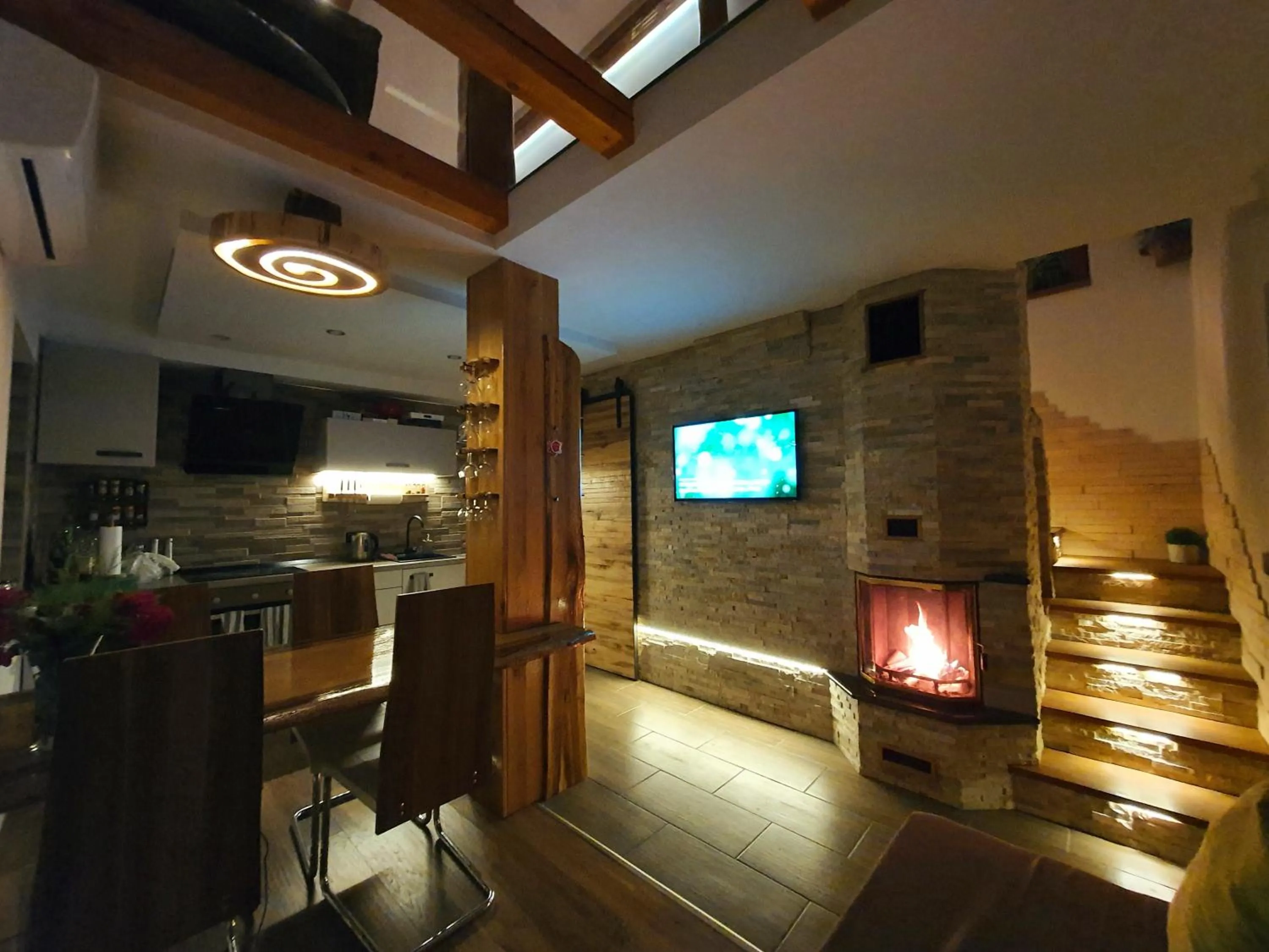 Dining area in Vineyard cottage Matej