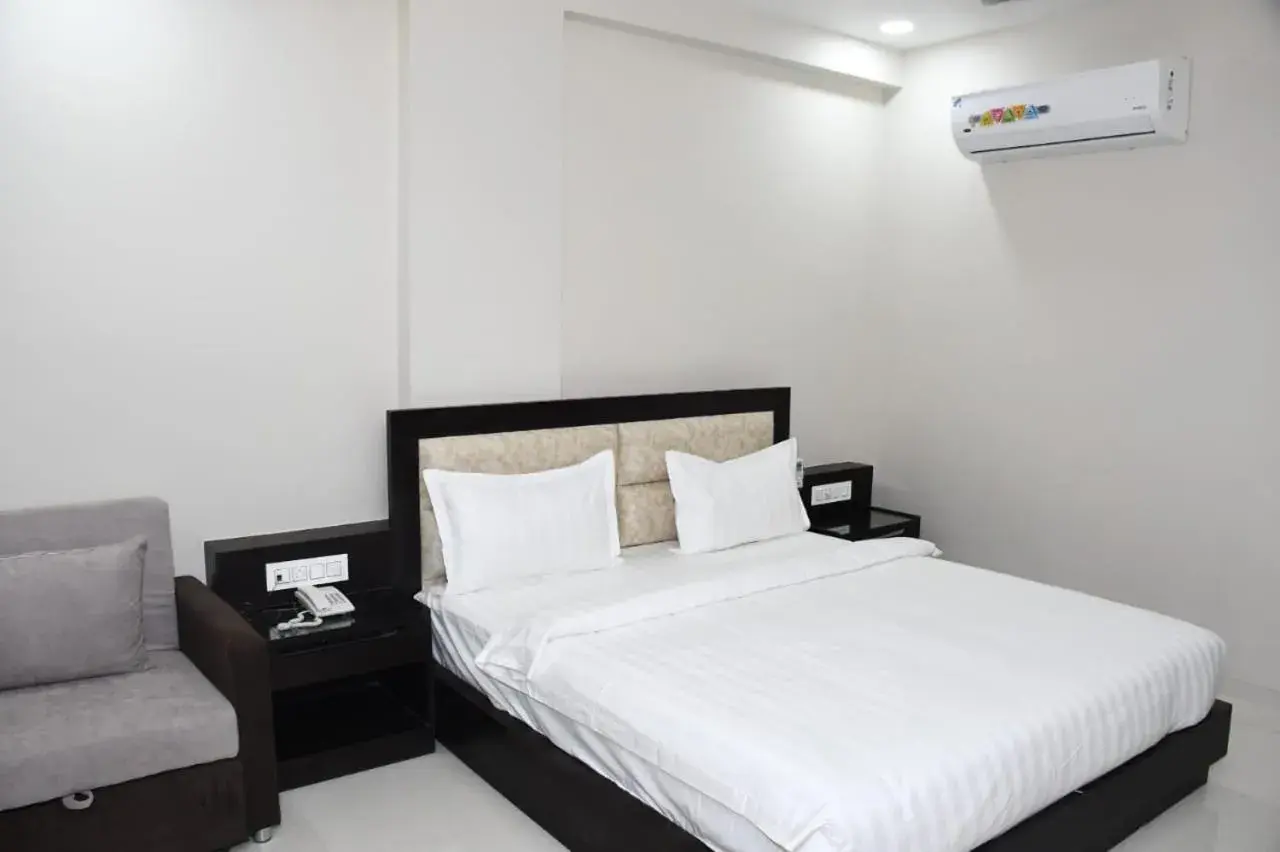 Restaurant/places to eat, Bed in The Aanandam Hotel Resort Restaurant/places to eat, Bed in The Aanandam Hotel Resort