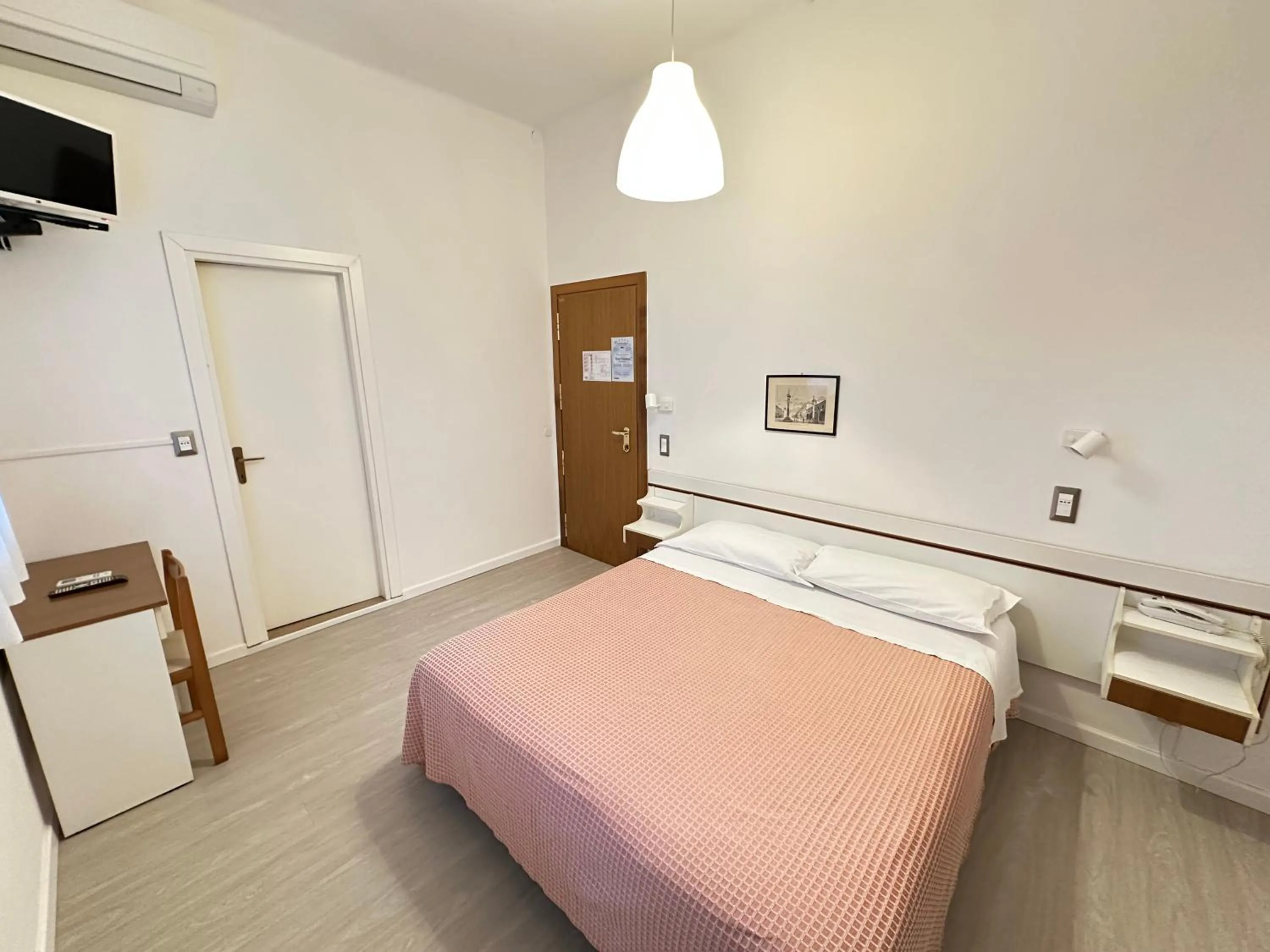 Bed in Hotel Fiorenza