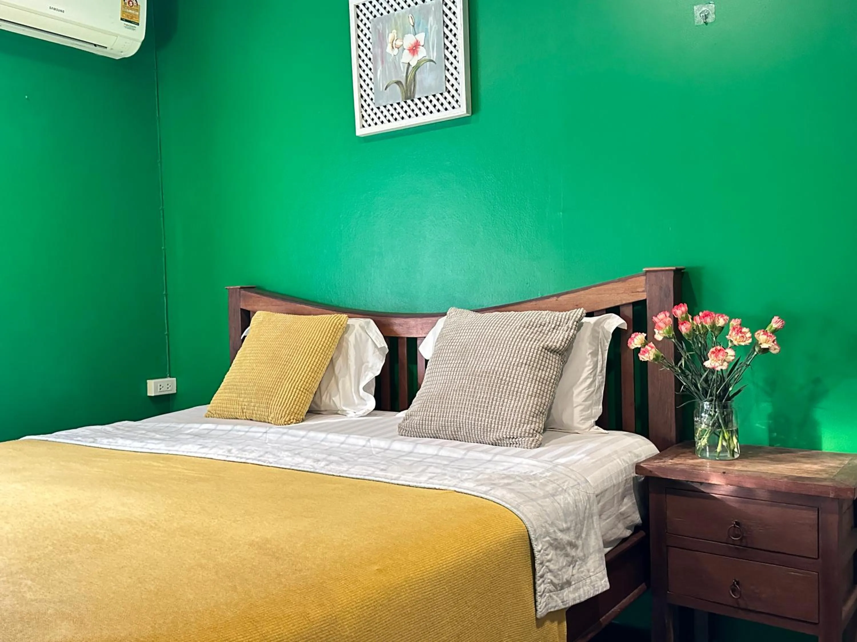 Bed in Dream Garden Villa Hotel Night Bazaar ChiangMai