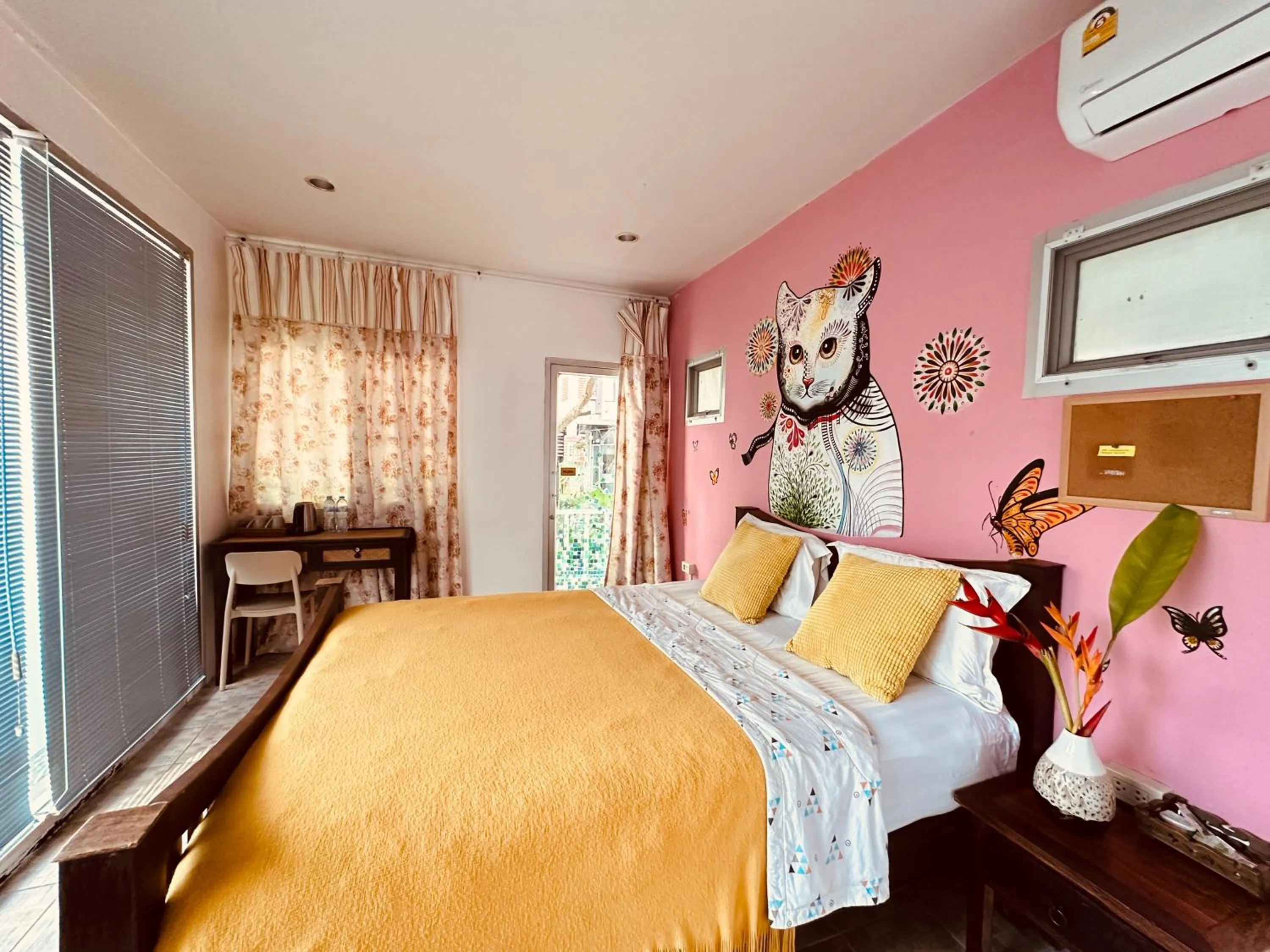 Bed in Dream Garden Villa Hotel Night Bazaar ChiangMai