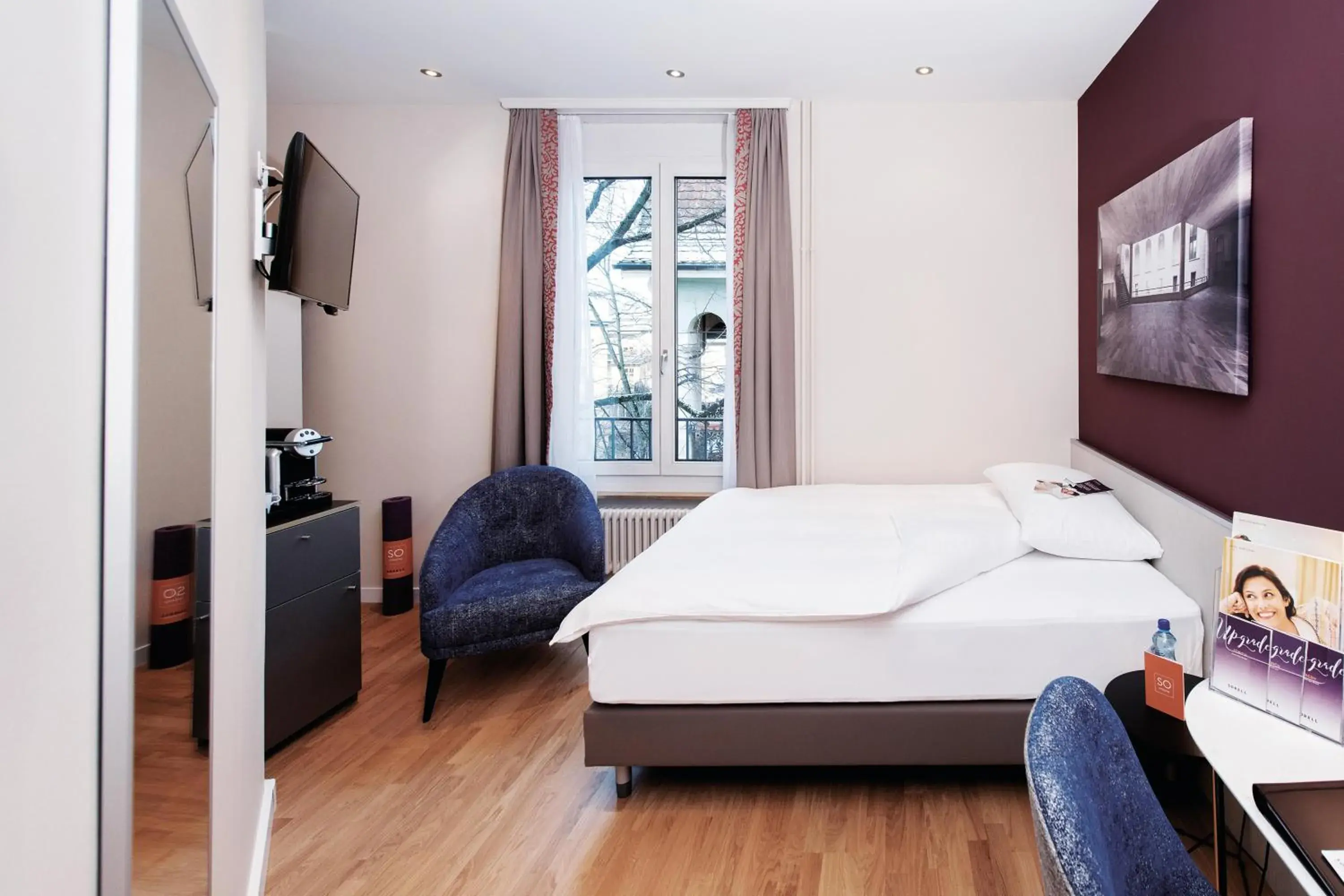 Coffee/tea facilities, Bed in Sorell Hotel Rex Zürich Coffee/tea facilities, Bed in Sorell Hotel Rex Zürich