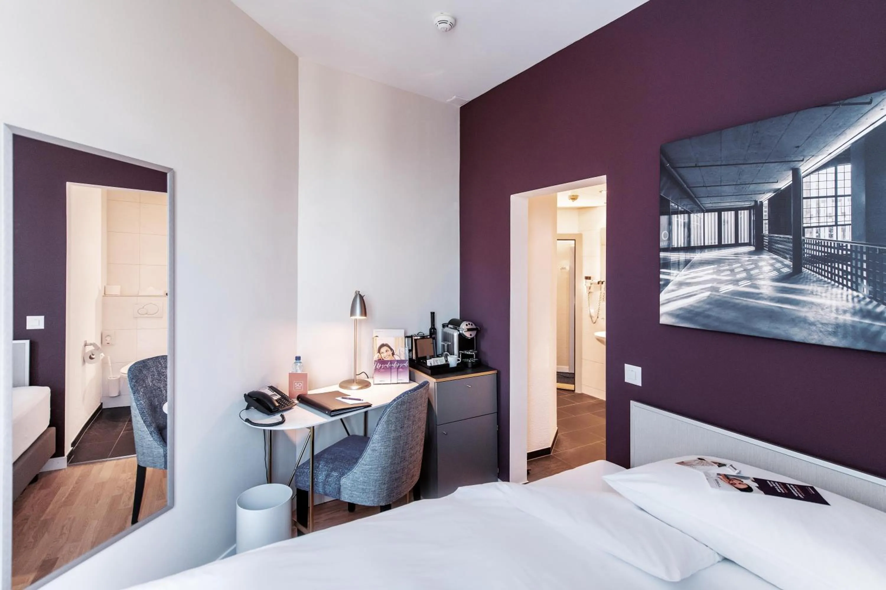 Coffee/tea facilities, Bed in Sorell Hotel Rex Zürich