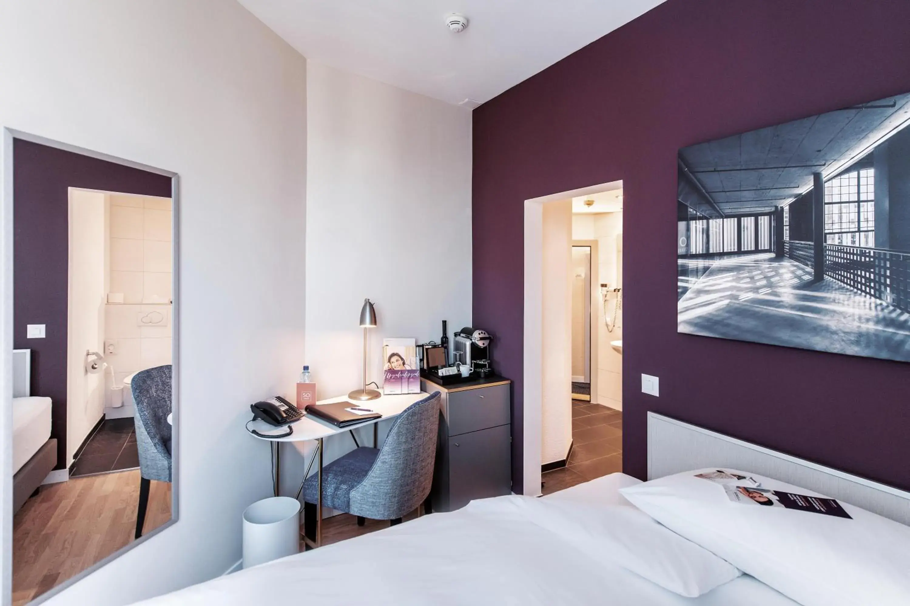 Coffee/tea facilities, Bed in Sorell Hotel Rex Zürich Coffee/tea facilities, Bed in Sorell Hotel Rex Zürich