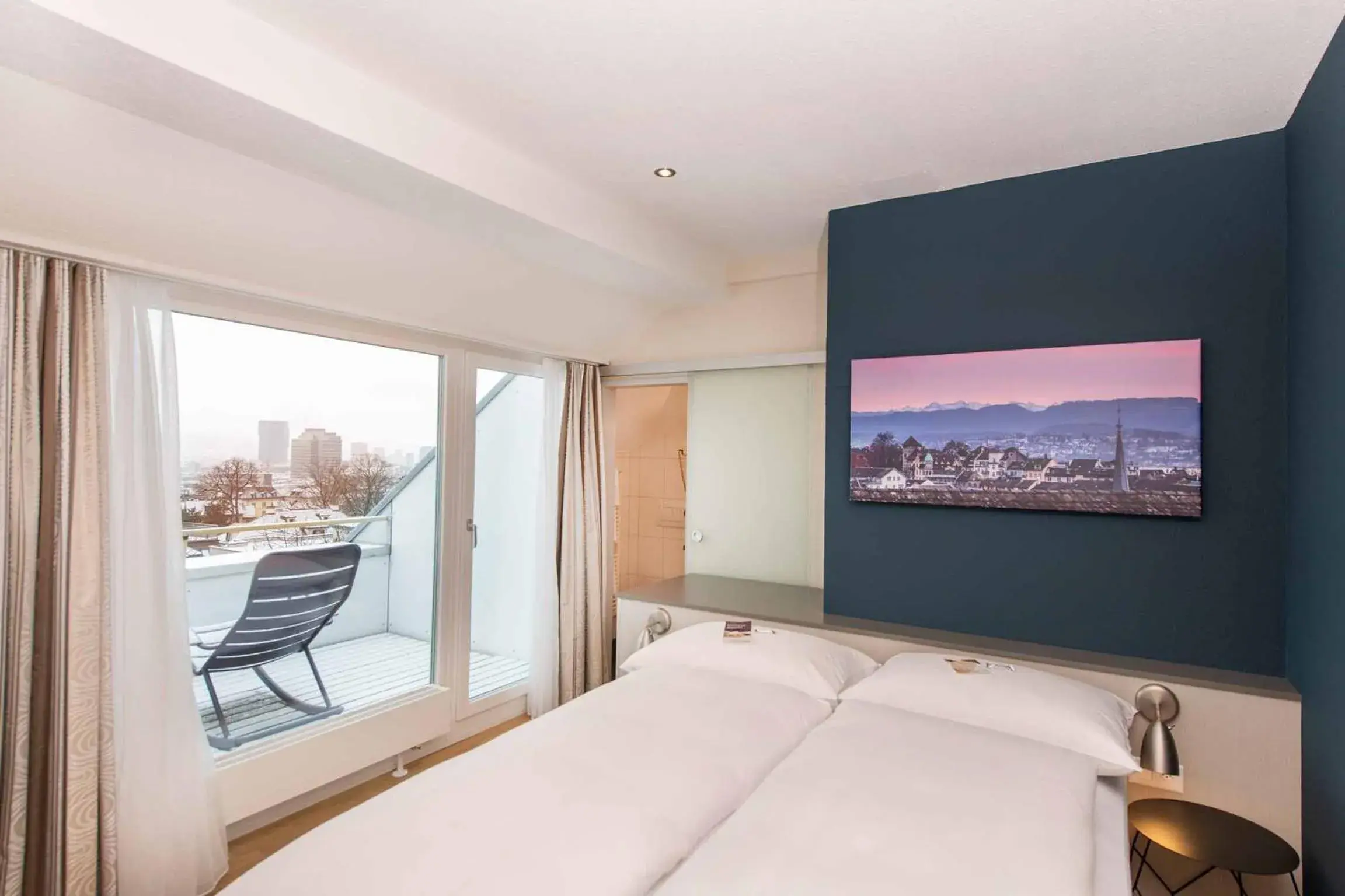 Shower, Bed in Sorell Hotel Rex Shower, Bed in Sorell Hotel Rex