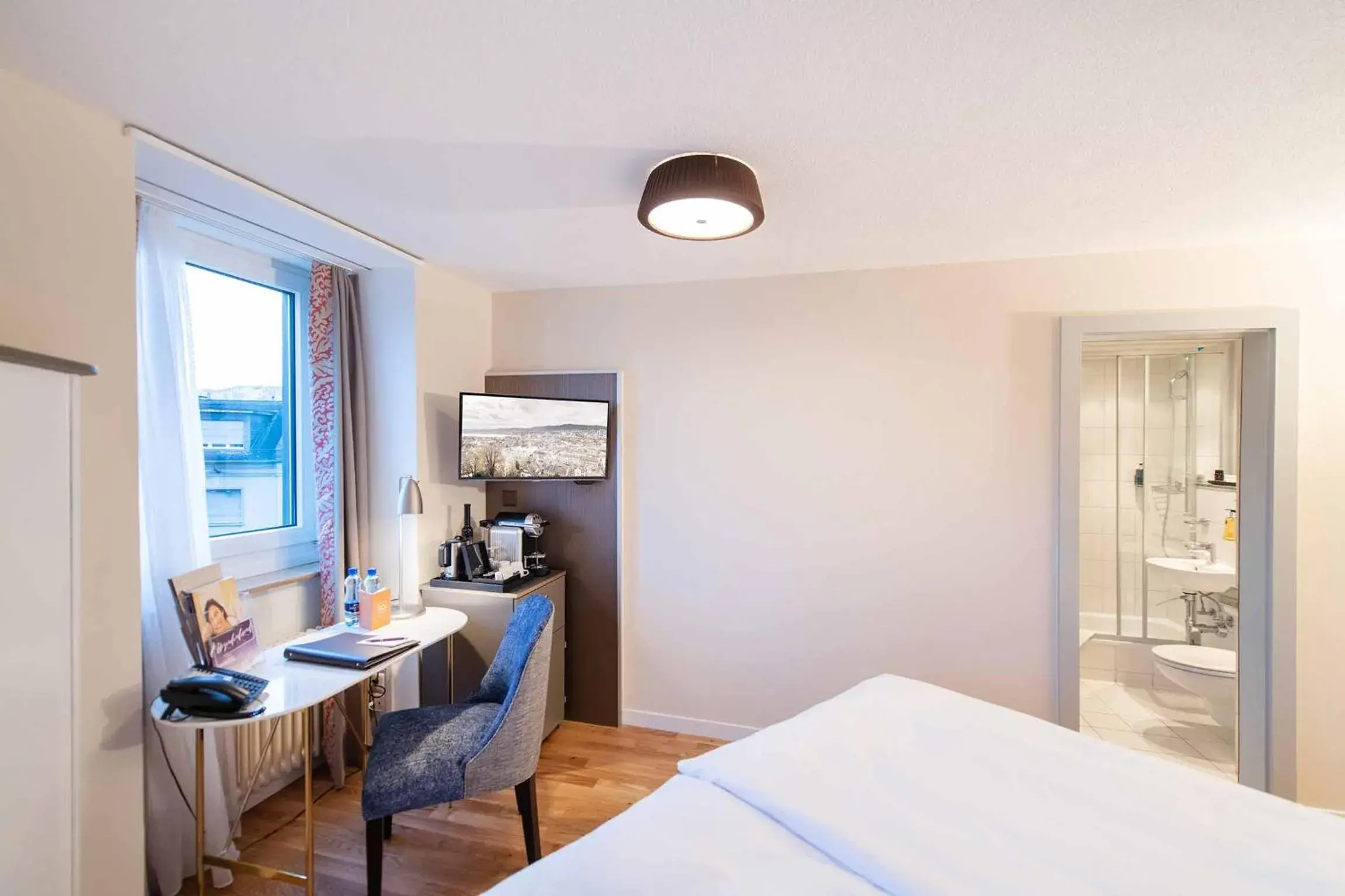 Photo of the whole room, Bed in Sorell Hotel Rex Photo of the whole room, Bed in Sorell Hotel Rex