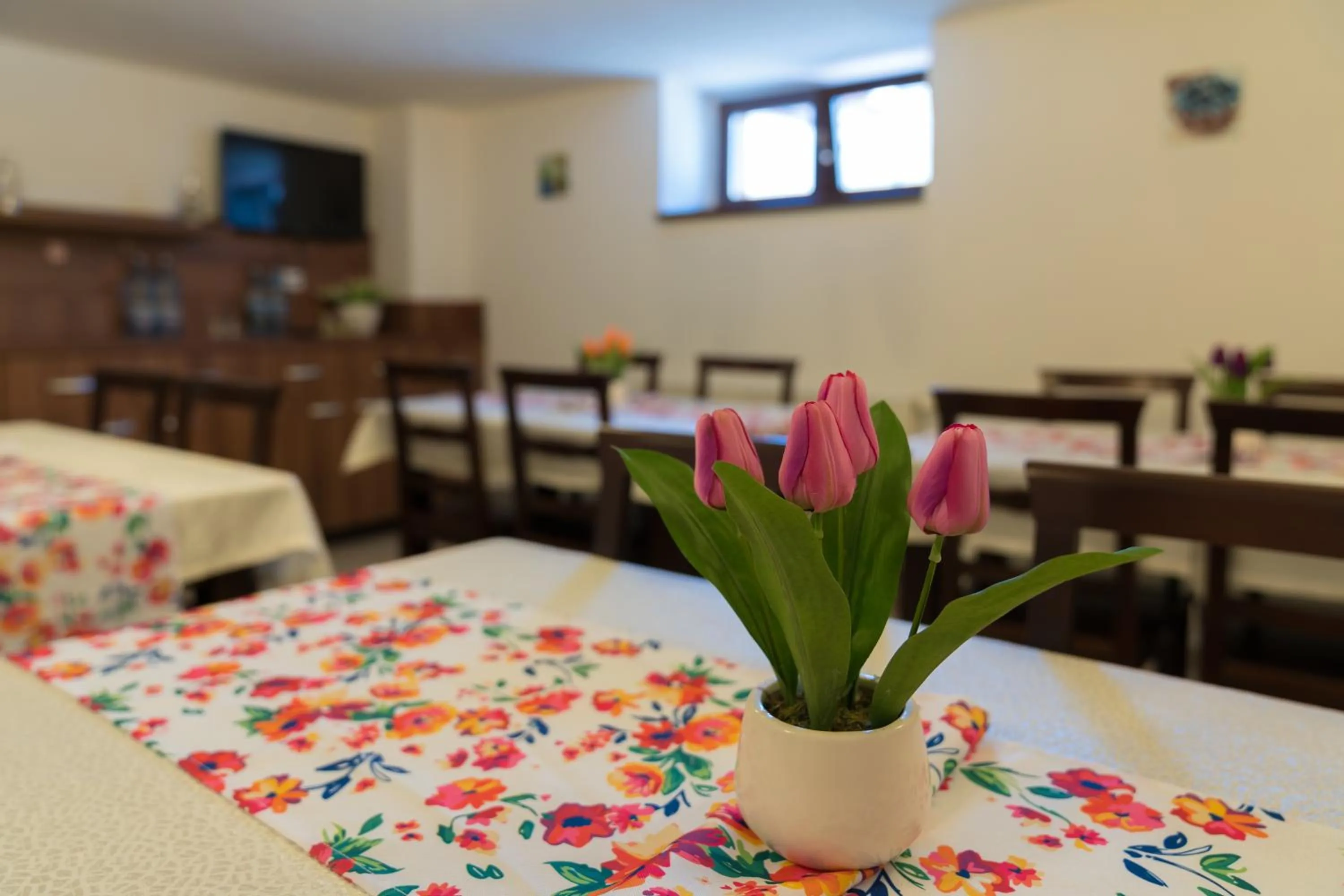 Bed in Pensiunea Transilvania