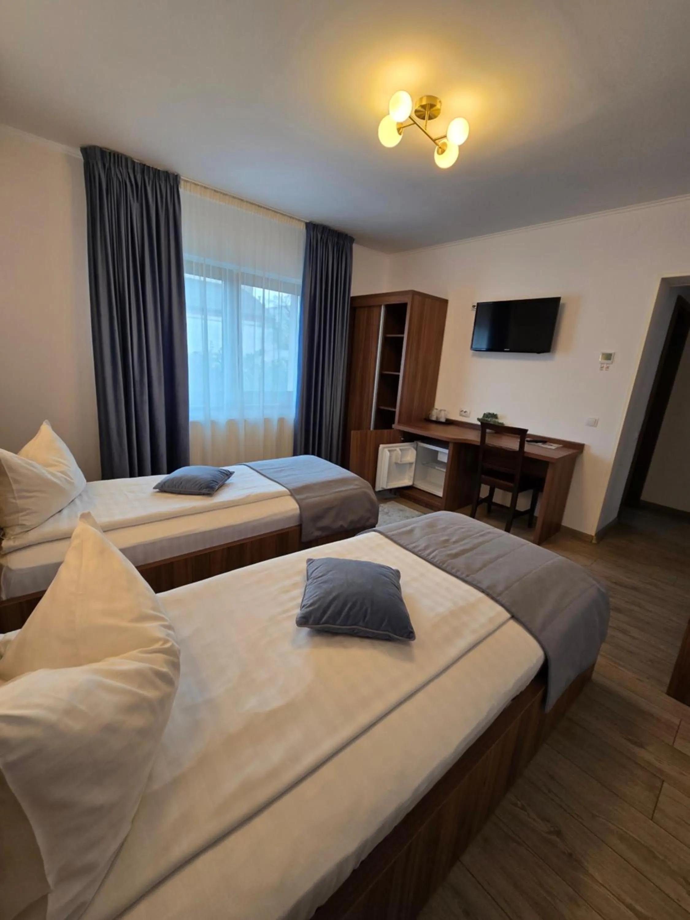 Bed in Pensiunea Transilvania