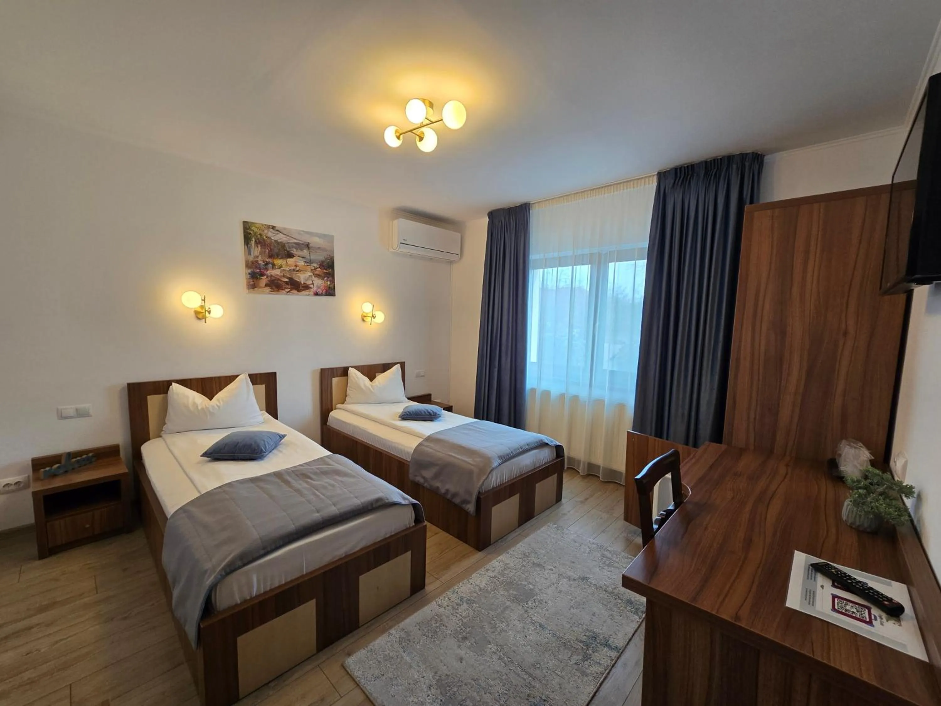 Bed in Pensiunea Transilvania