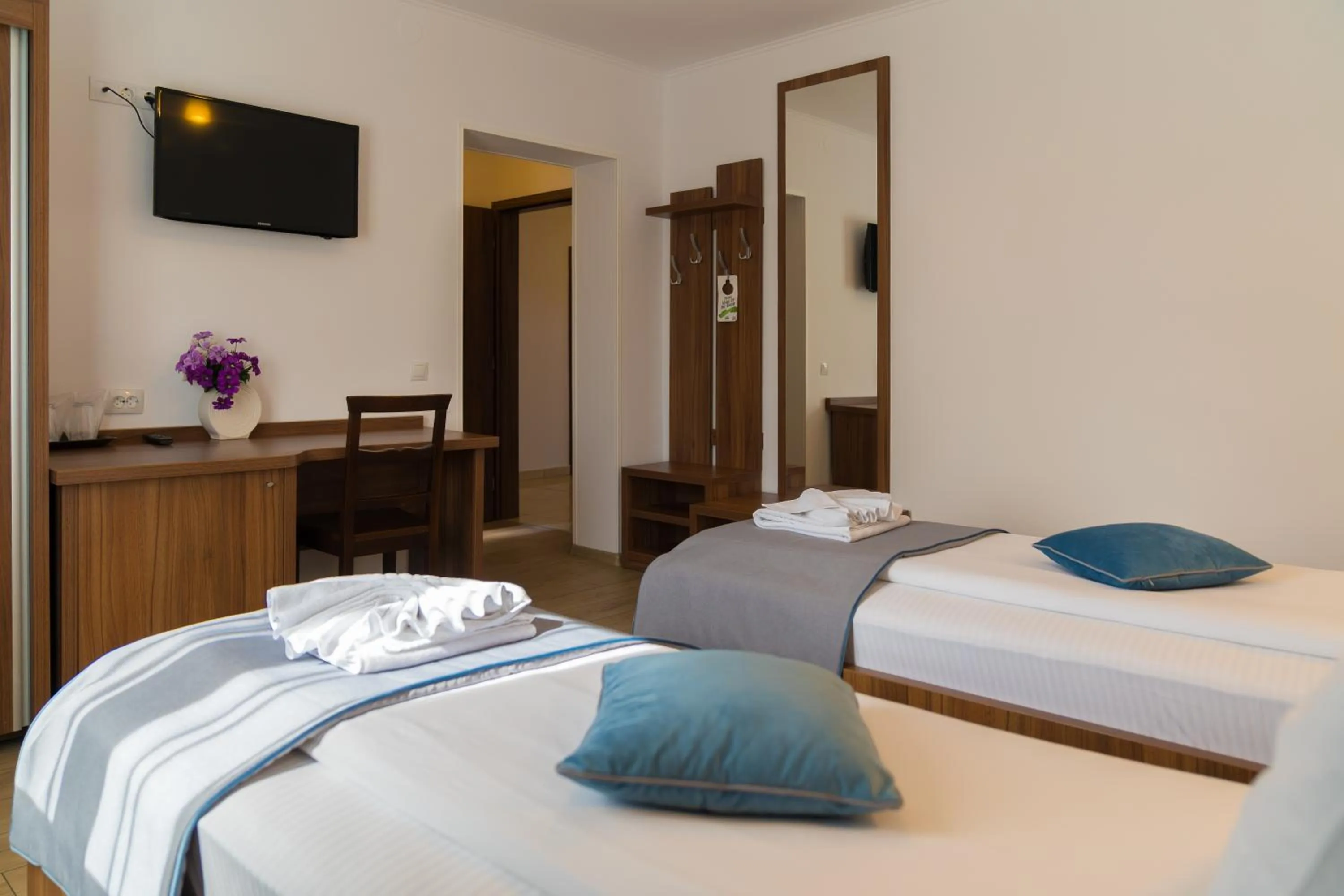 Bed in Pensiunea Transilvania