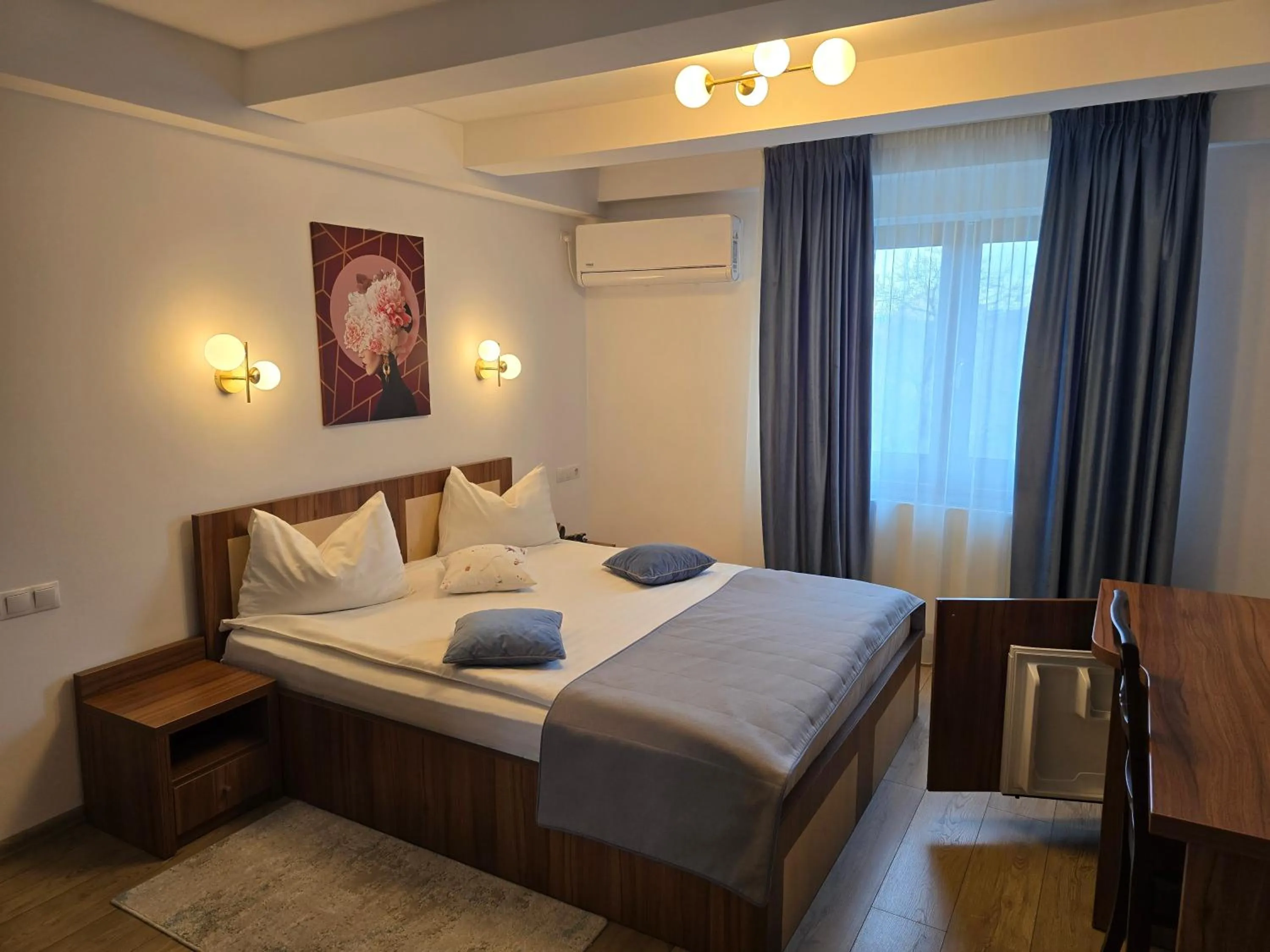 Bed in Pensiunea Transilvania