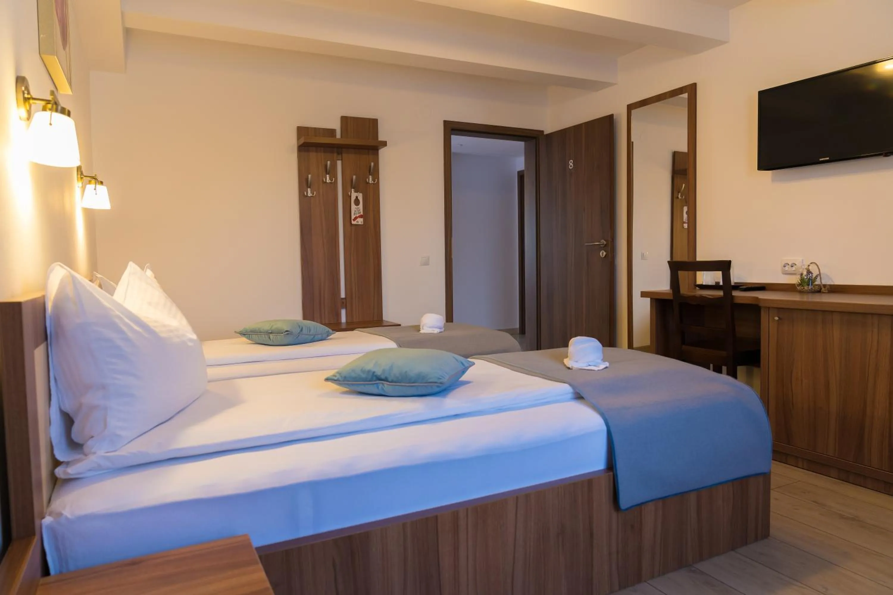 Bed in Pensiunea Transilvania