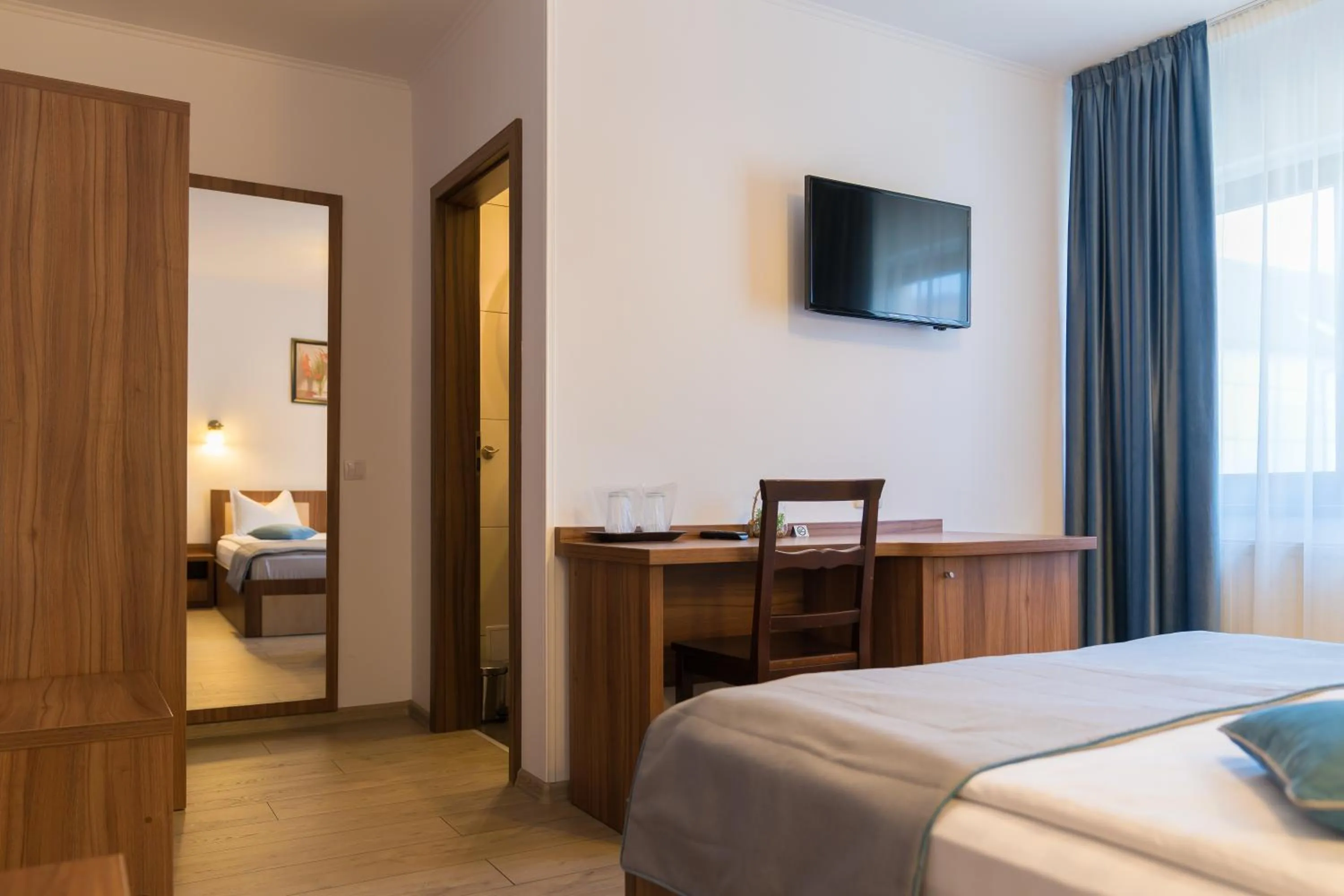 Bed in Pensiunea Transilvania