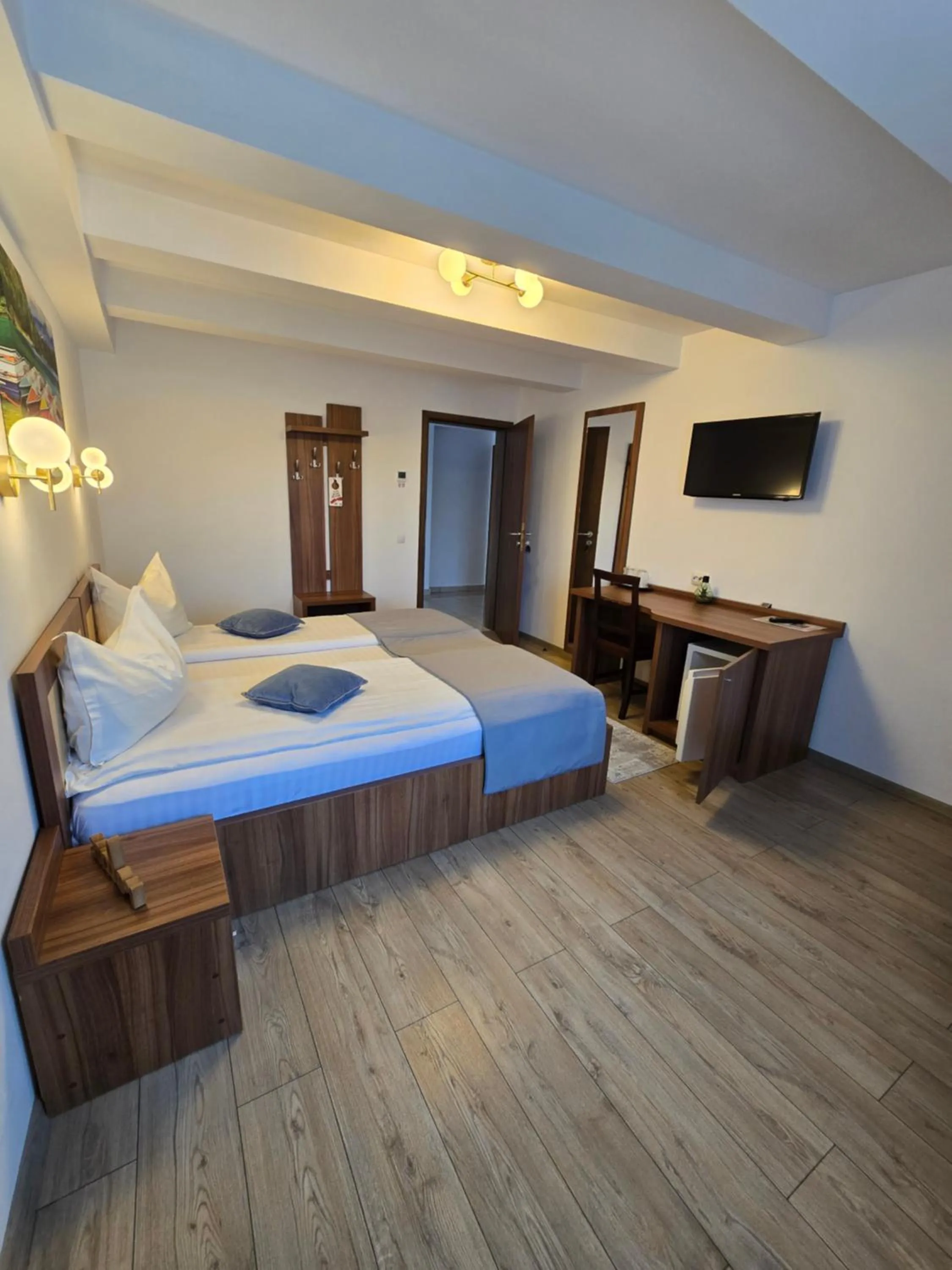 Bed in Pensiunea Transilvania