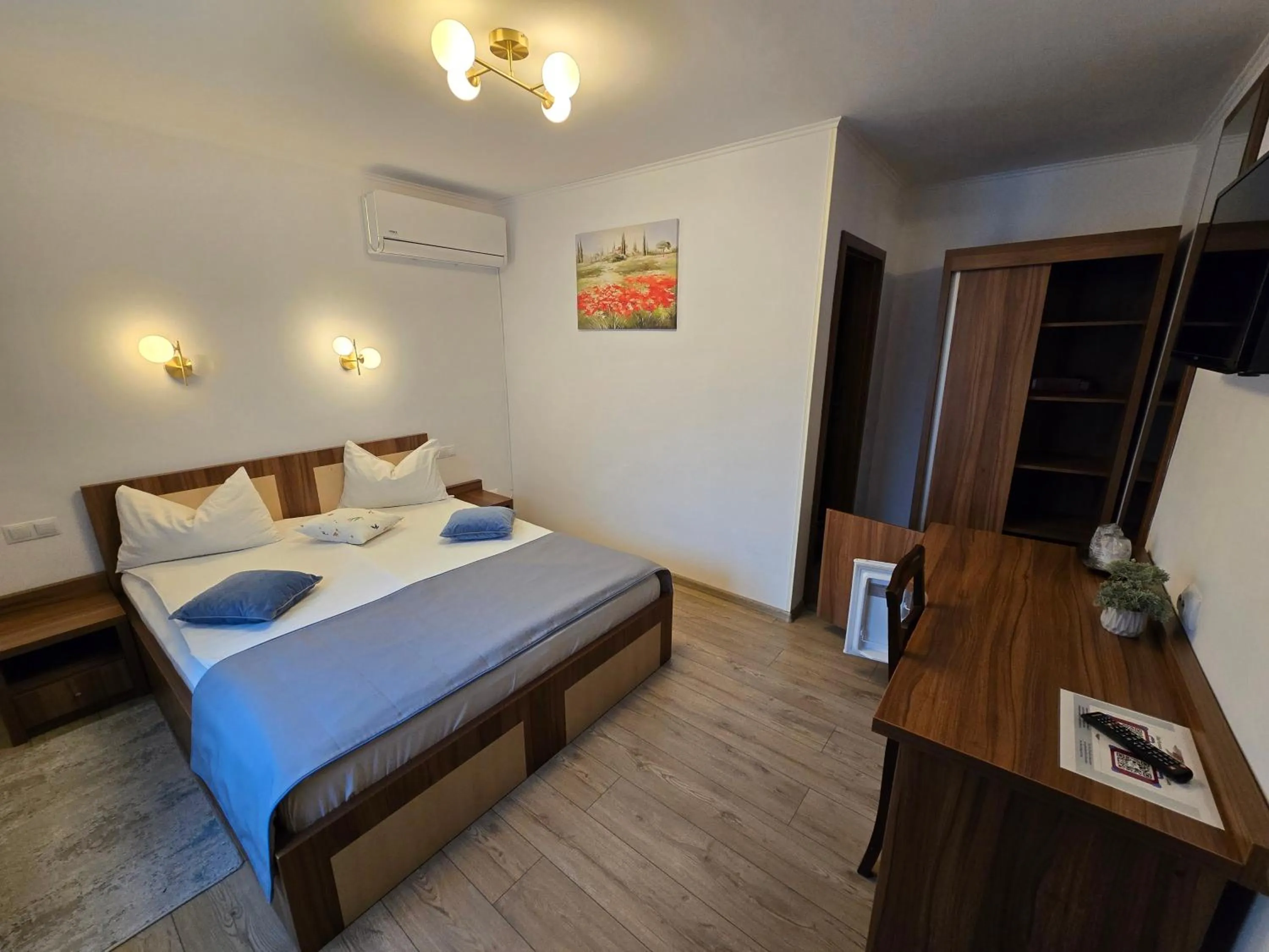 Bed in Pensiunea Transilvania