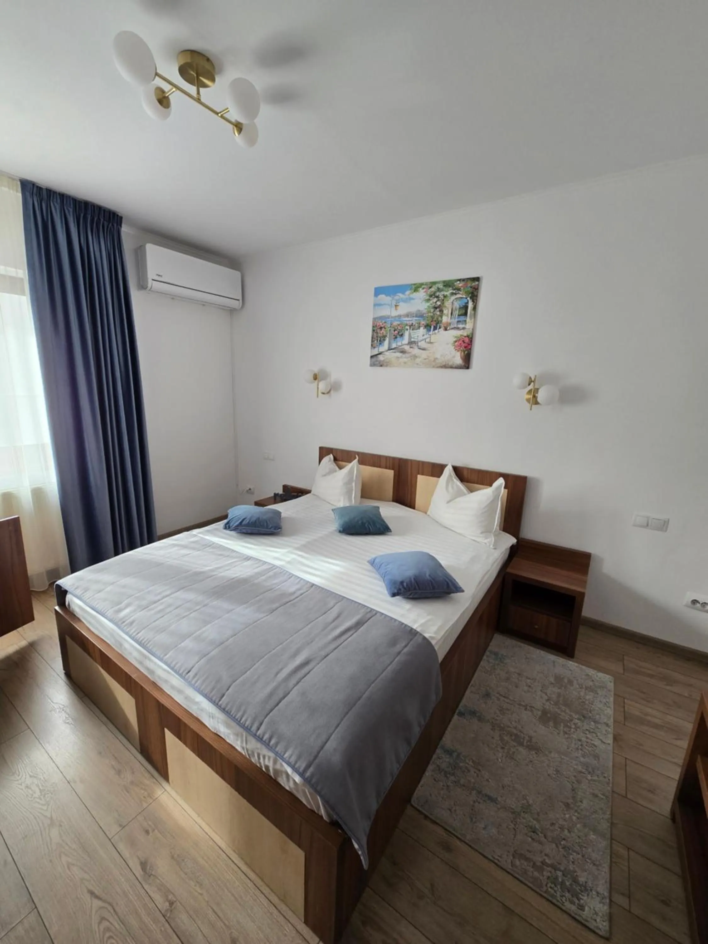 Bed in Pensiunea Transilvania