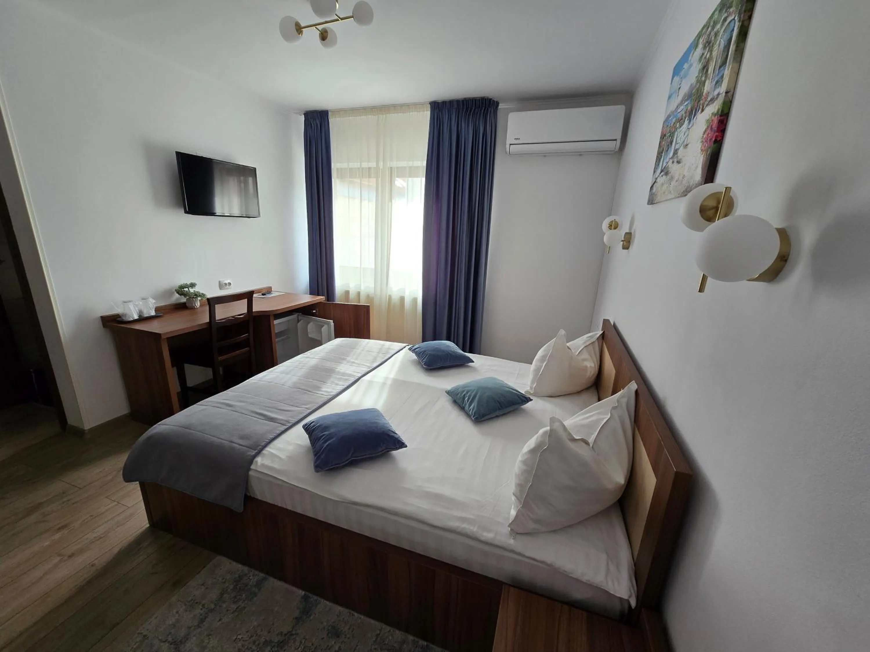 Bed in Pensiunea Transilvania